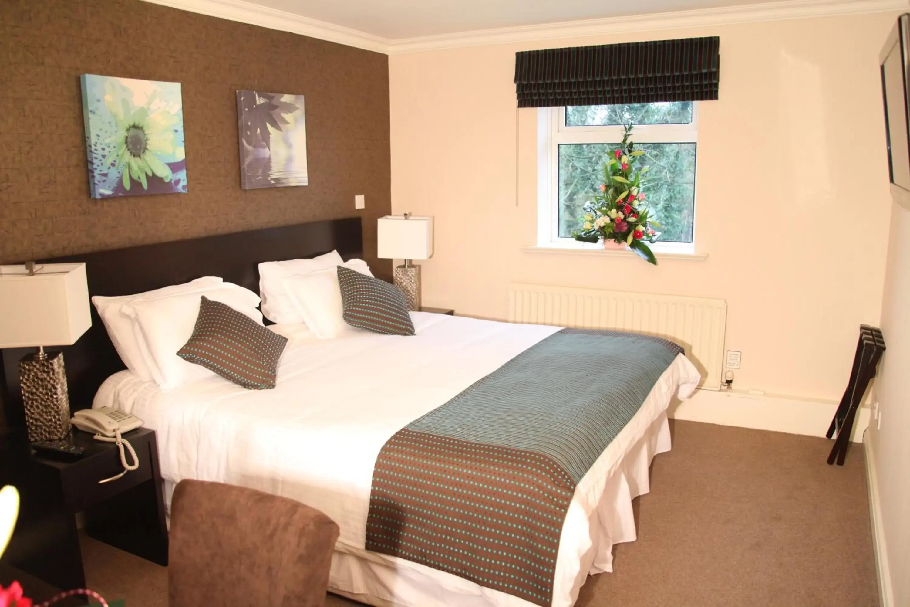 Photo of the whole room, Bed in Greenvale Hotel