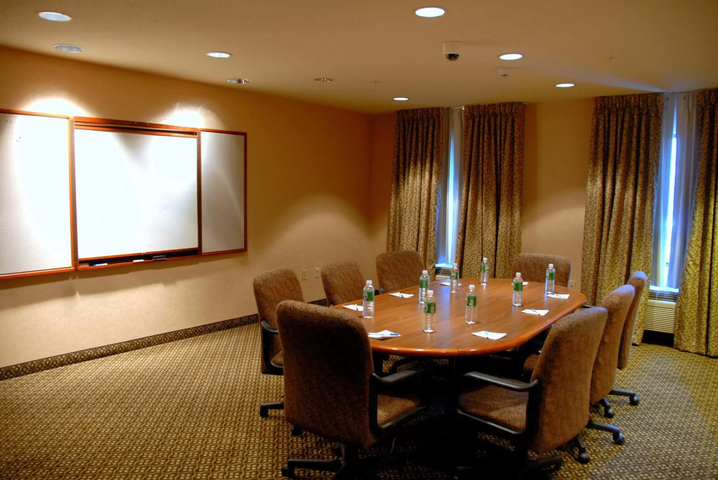 Meeting/conference room in Staybridge Suites Allentown Airport Lehigh Valley, an IHG Hotel