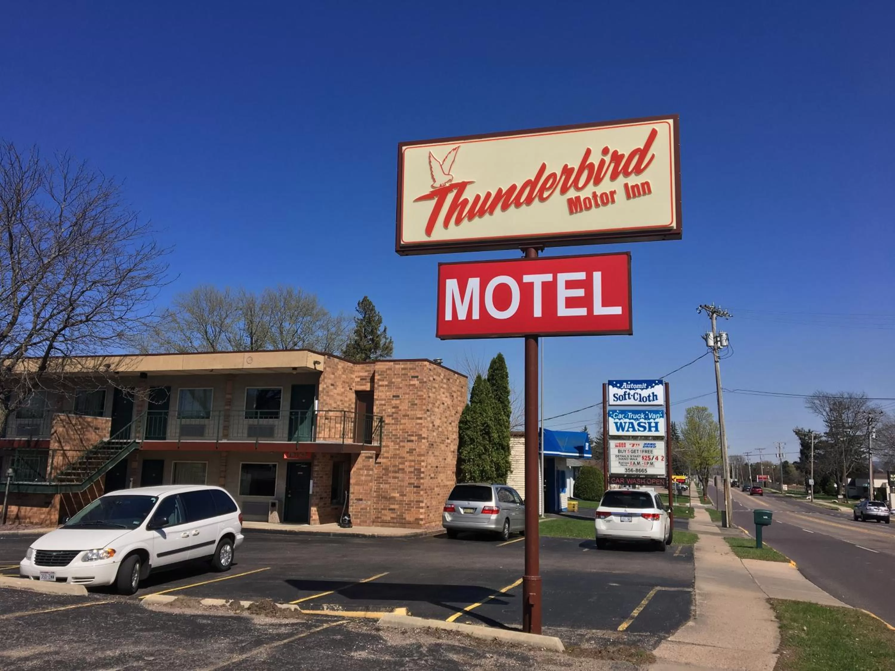 Property logo or sign in Thunderbird Motor Inn