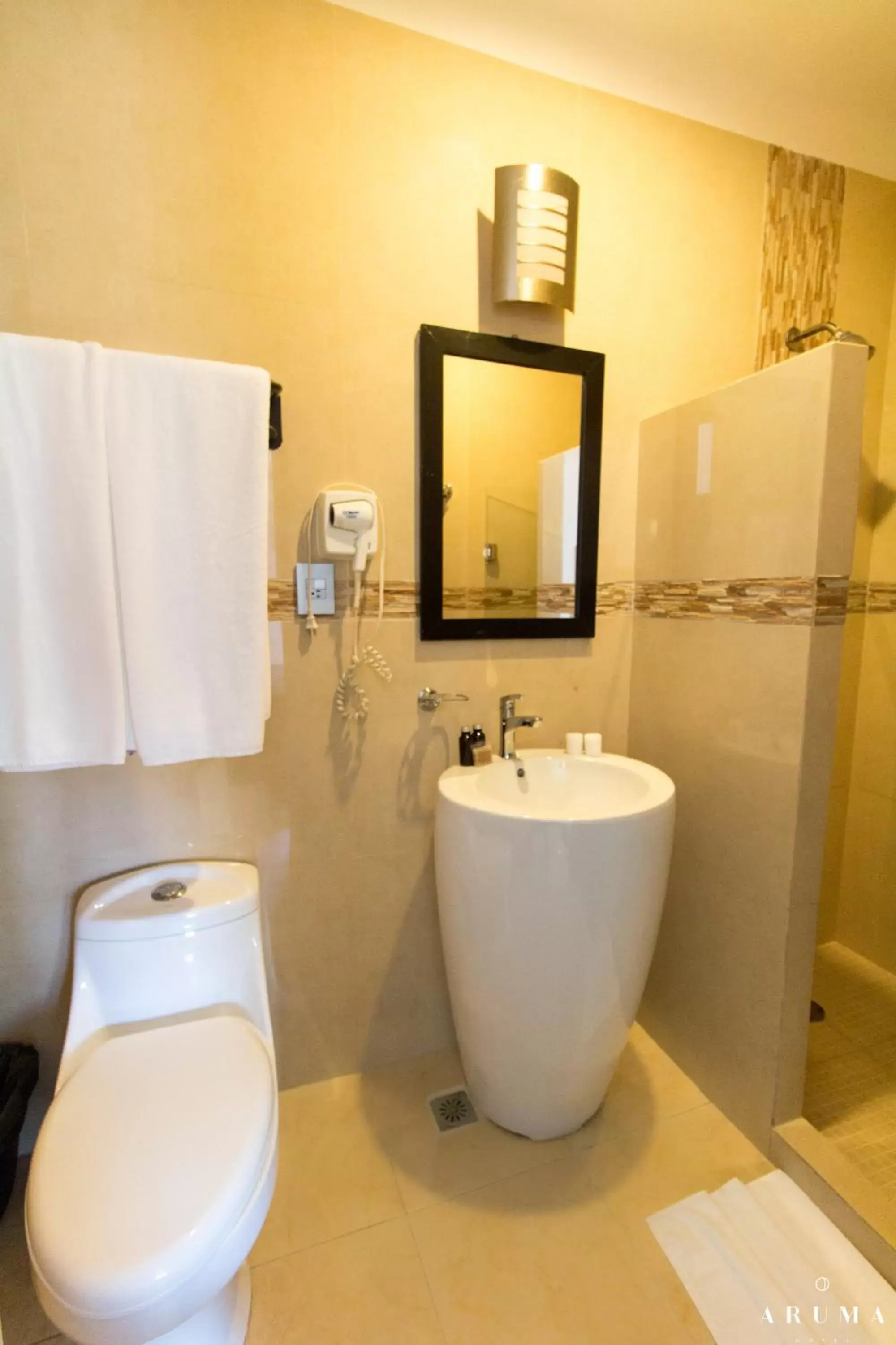 Bathroom in Aruma Hotel