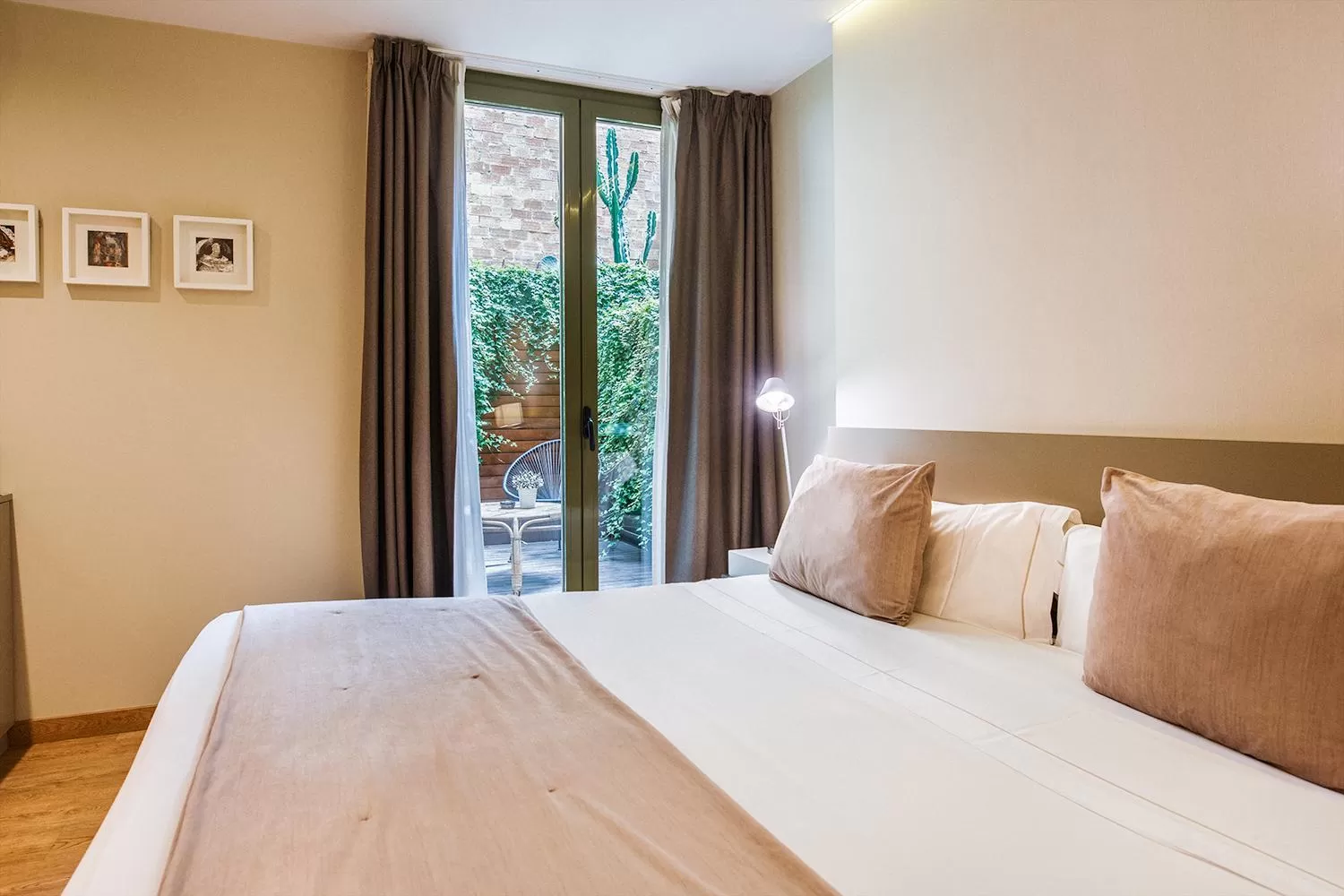 Bed in Hotel Well and Come Barcelona