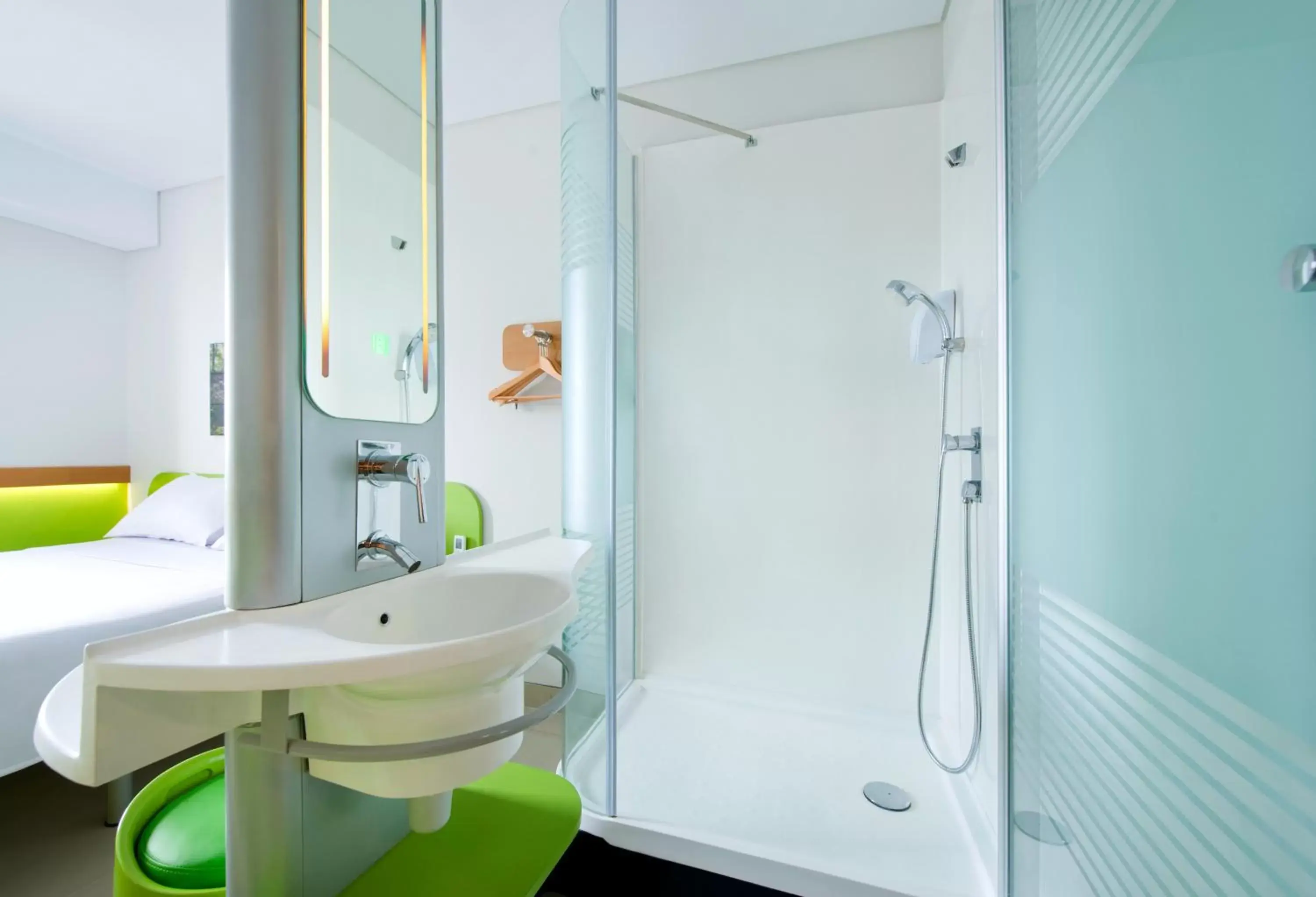 Bathroom in Ibis Budget Jakarta Daan Mogot