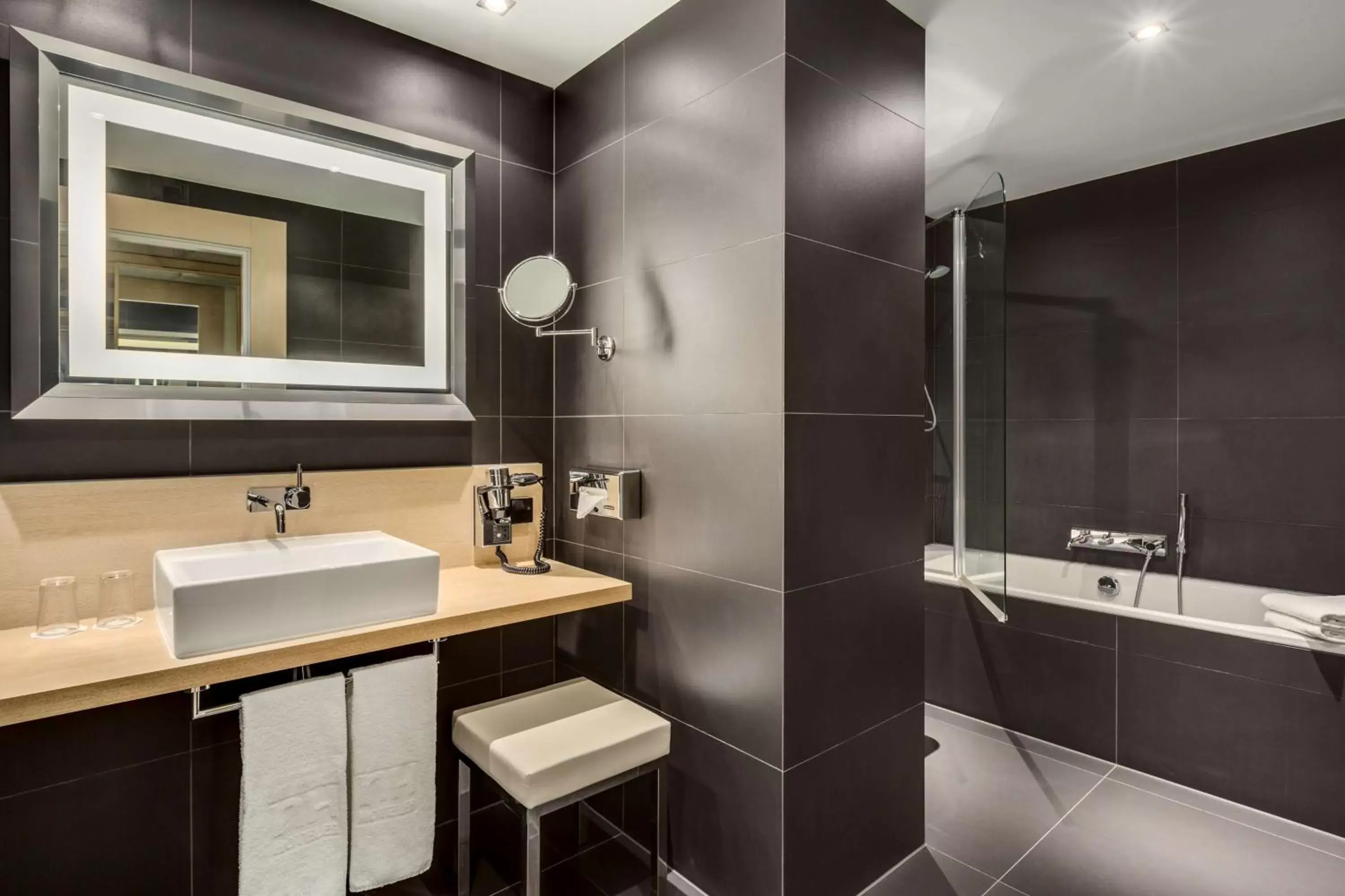 Bathroom in NH Groningen Hotel