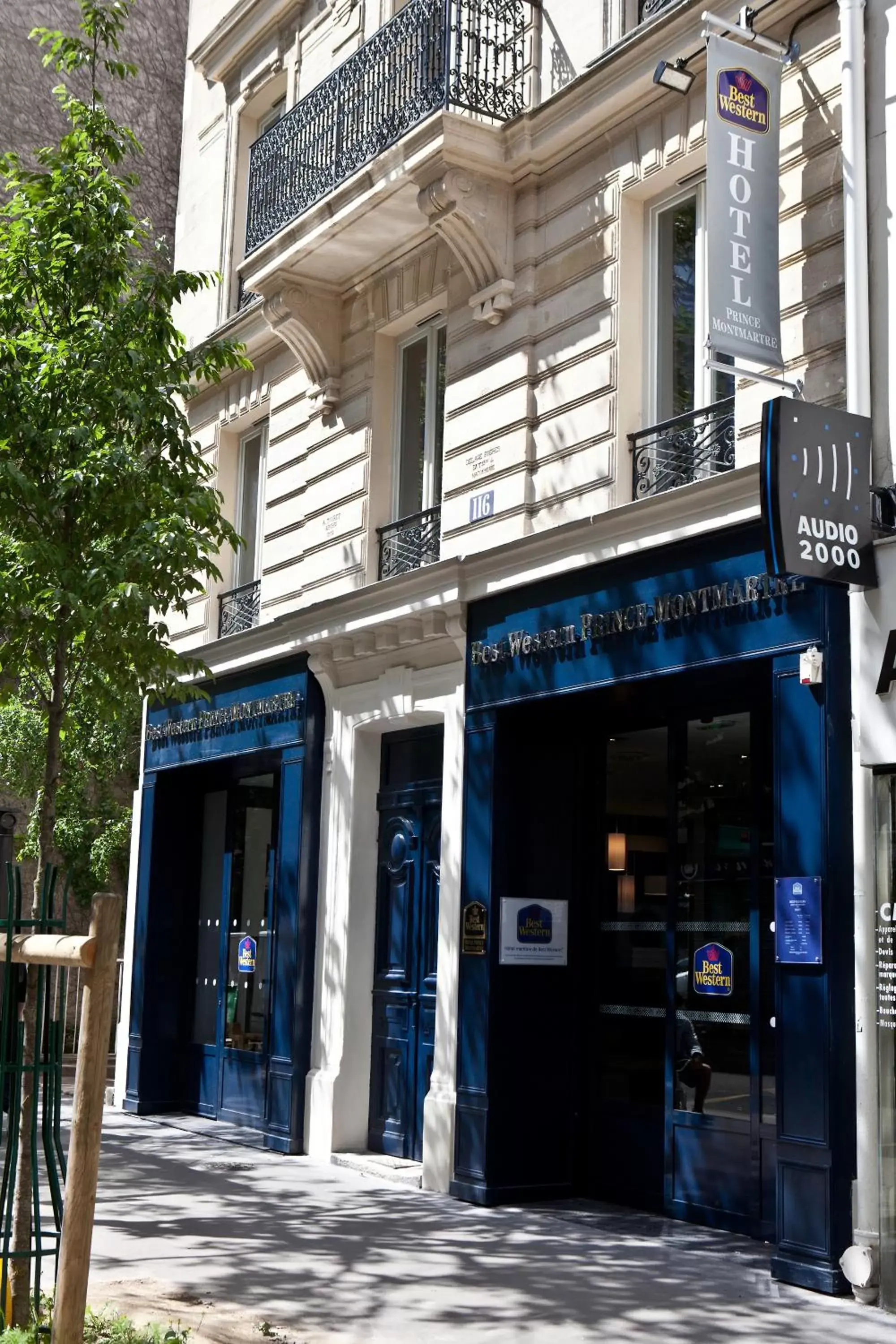 Facade/entrance, Property Building in Prince Albert Montmartre