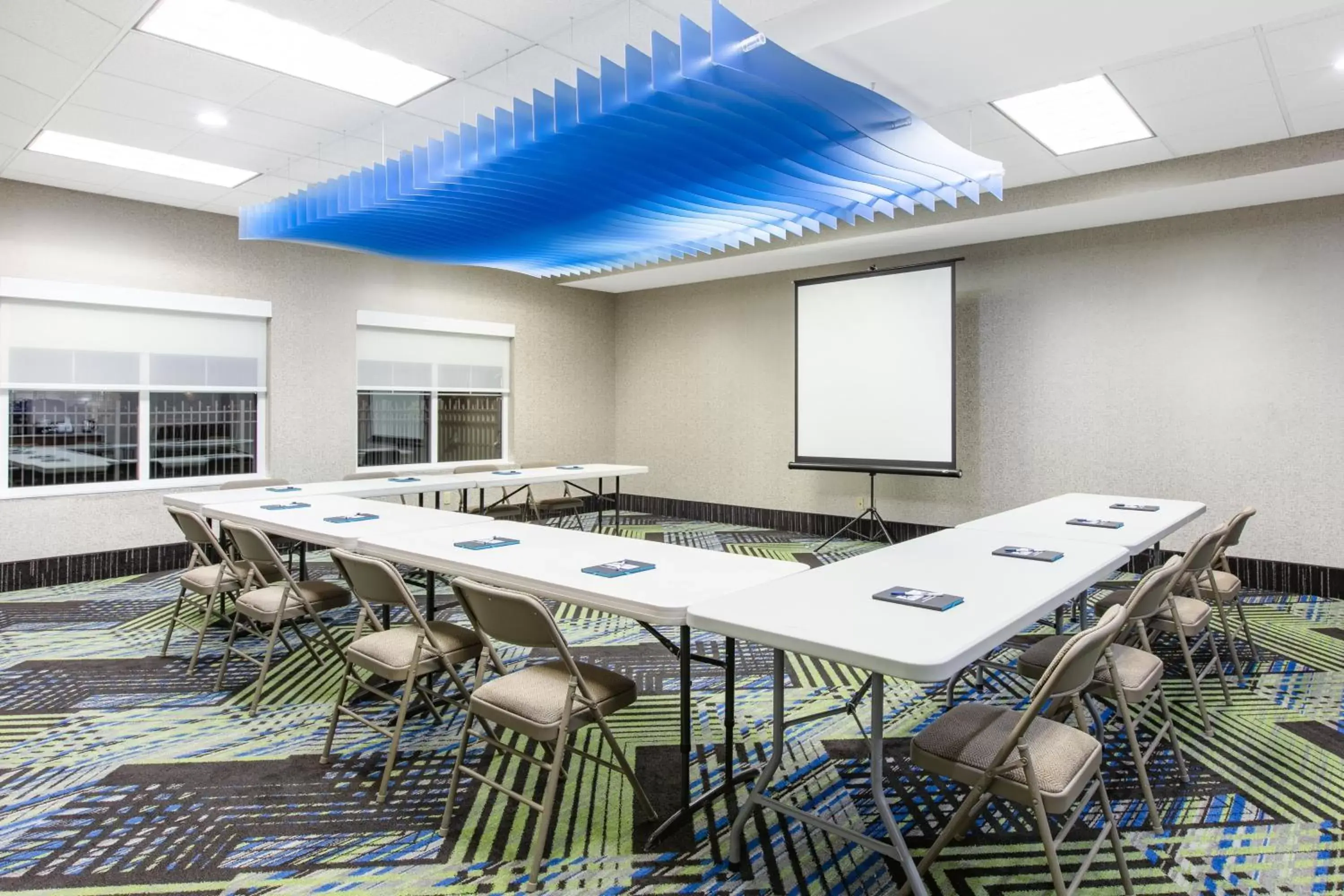 Meeting/conference room in Holiday Inn Express Hotel & Suites Seaside Convention Center, an IHG Hotel
