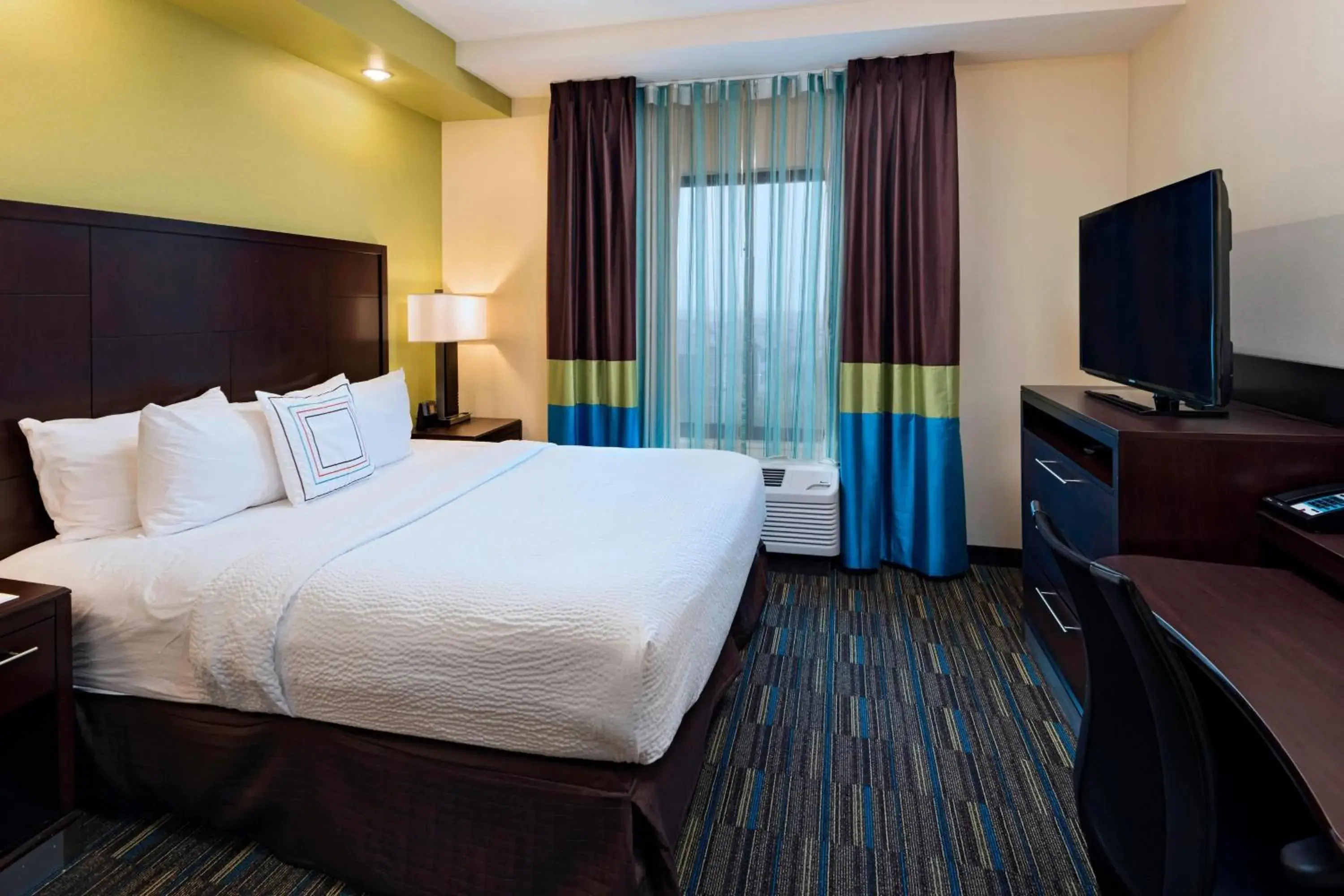 Photo of the whole room, Bed in Fairfield Inn and Suites by Marriott Austin Northwest/Research Blvd