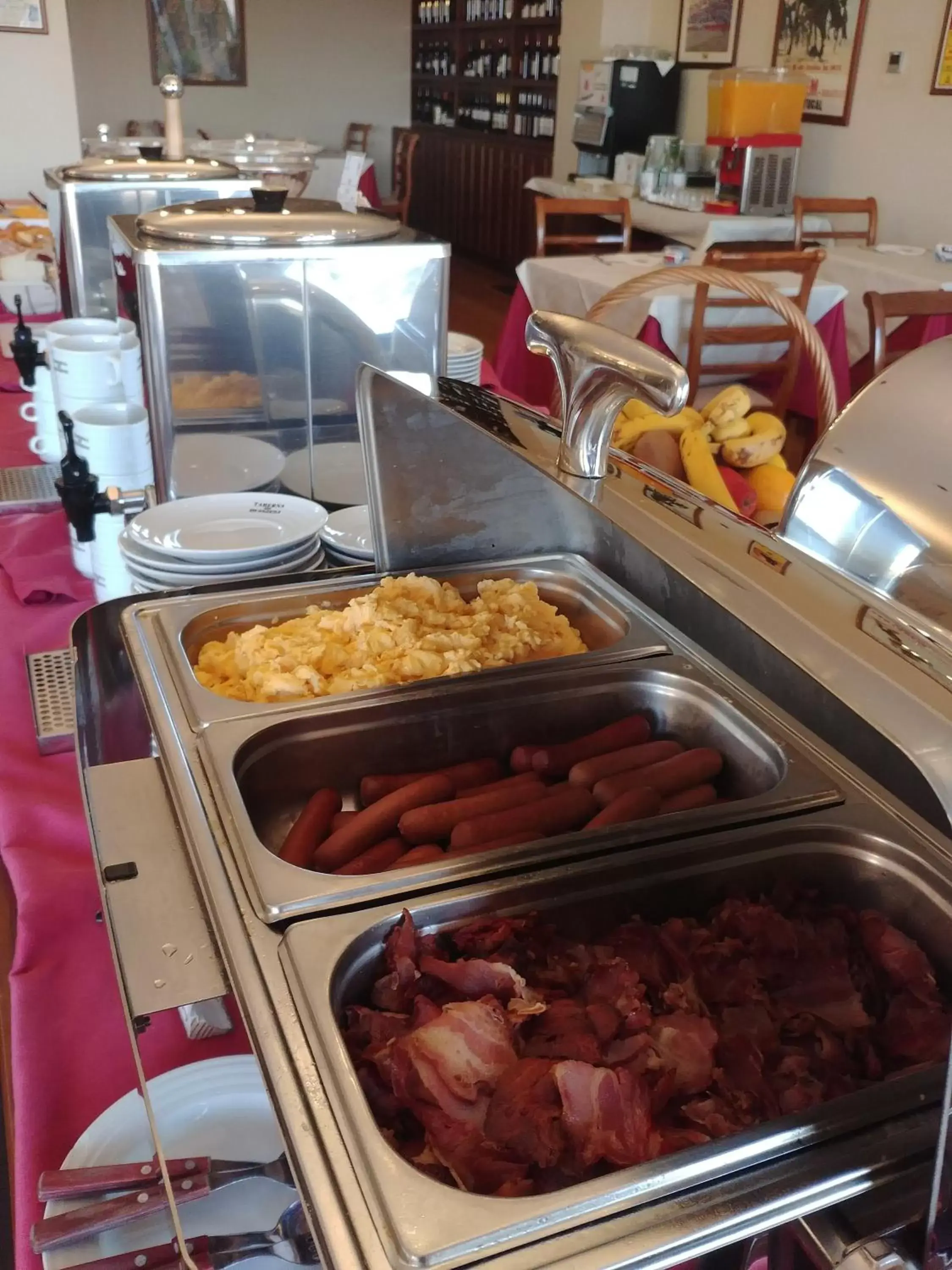 Buffet breakfast in Santarem Hotel