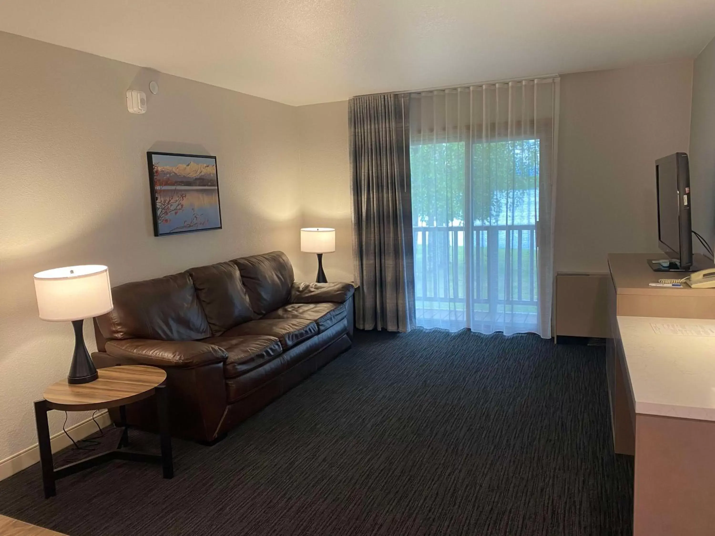 Photo of the whole room, Seating Area in Best Western Lake Lucille Inn