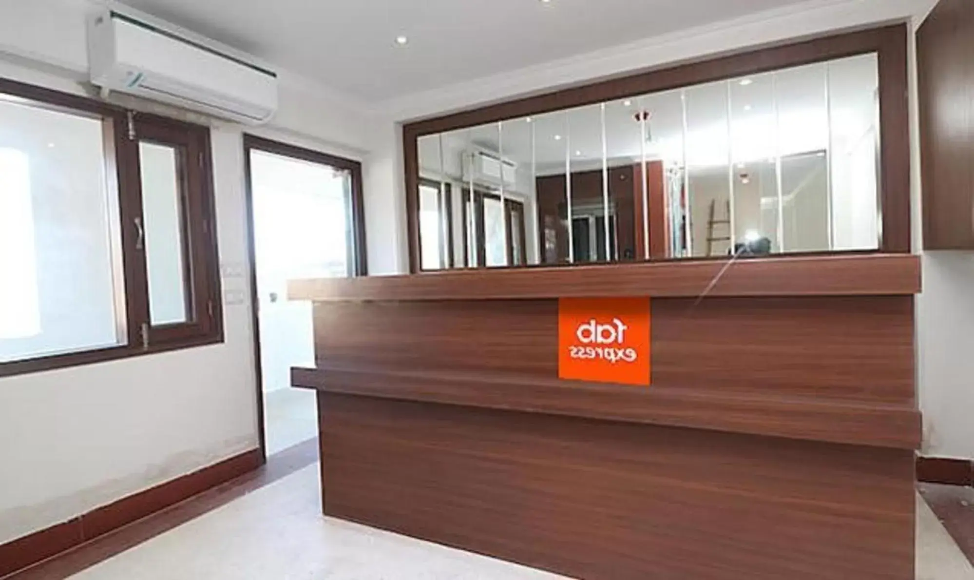 Lobby or reception, Lobby/Reception in FabExpress Central Plaza Lobby or reception, Lobby/Reception in FabExpress Central Plaza