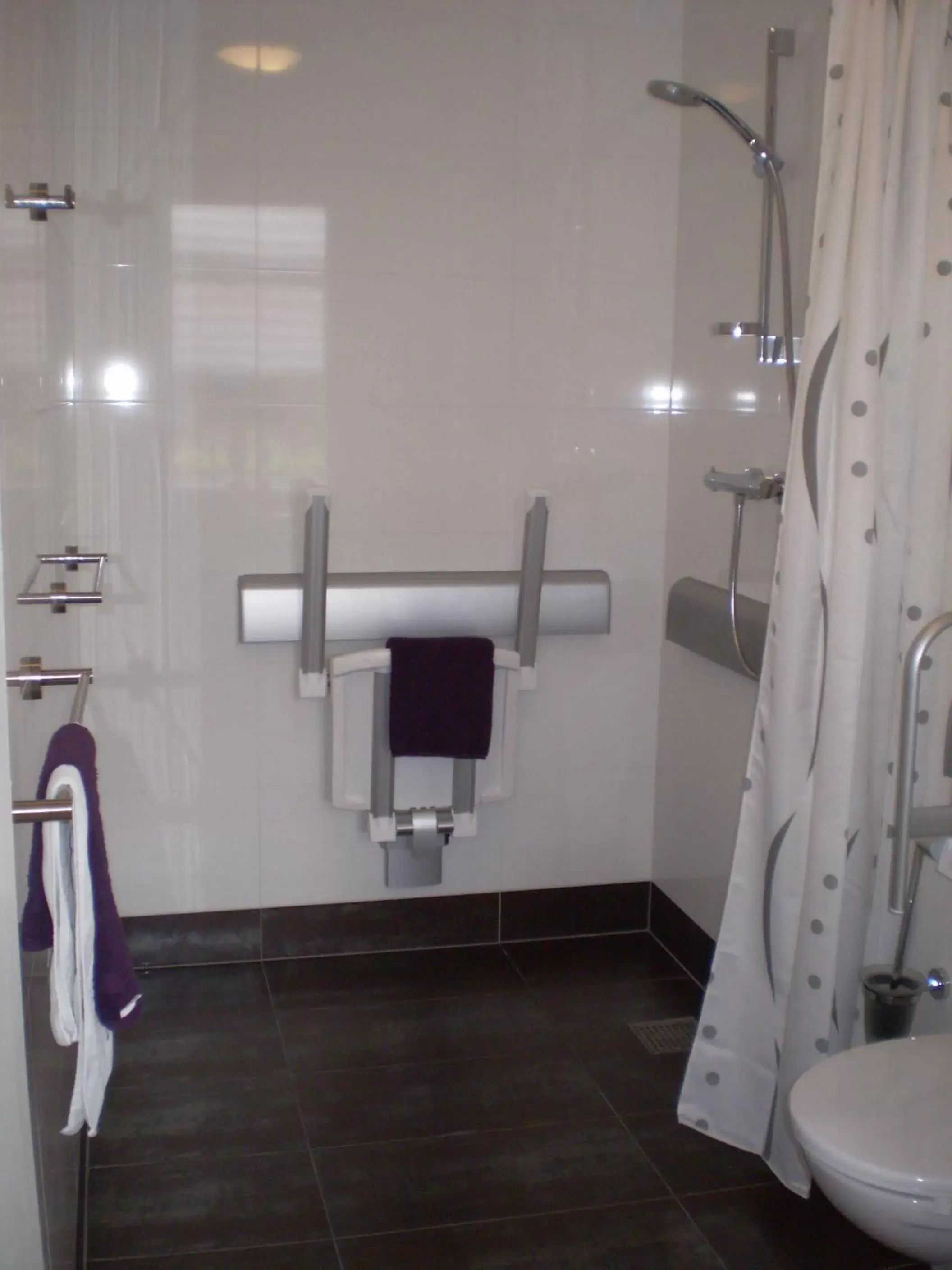 Shower, Bathroom in B&B - Pension Perruque