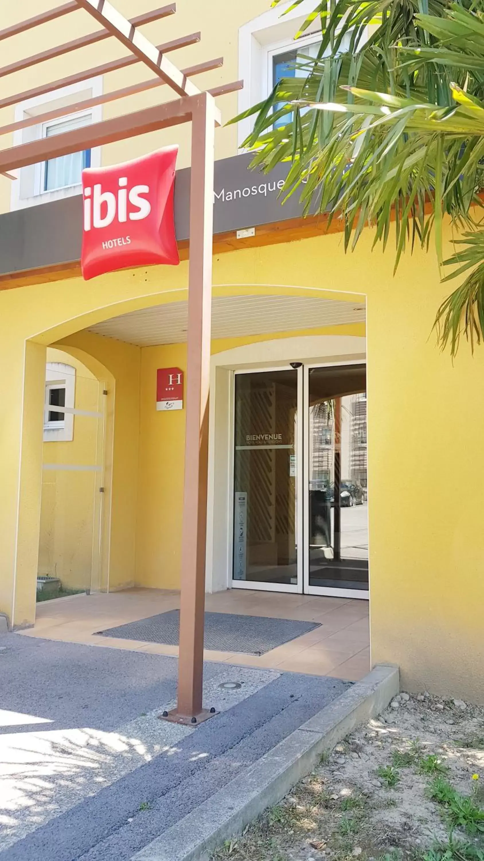 Facade/entrance in ibis Manosque Cadarache