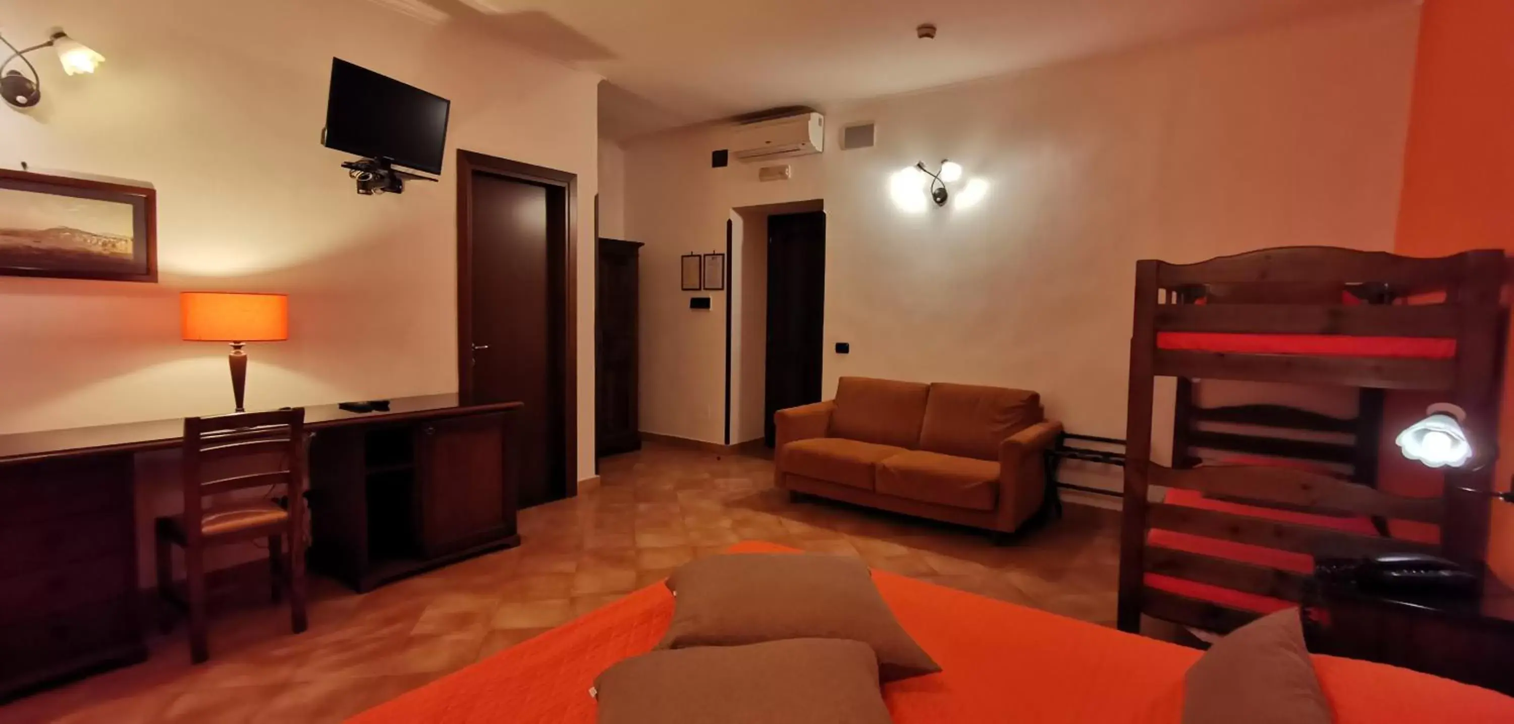 TV and multimedia, TV/Entertainment Center in Hotel Neapolis