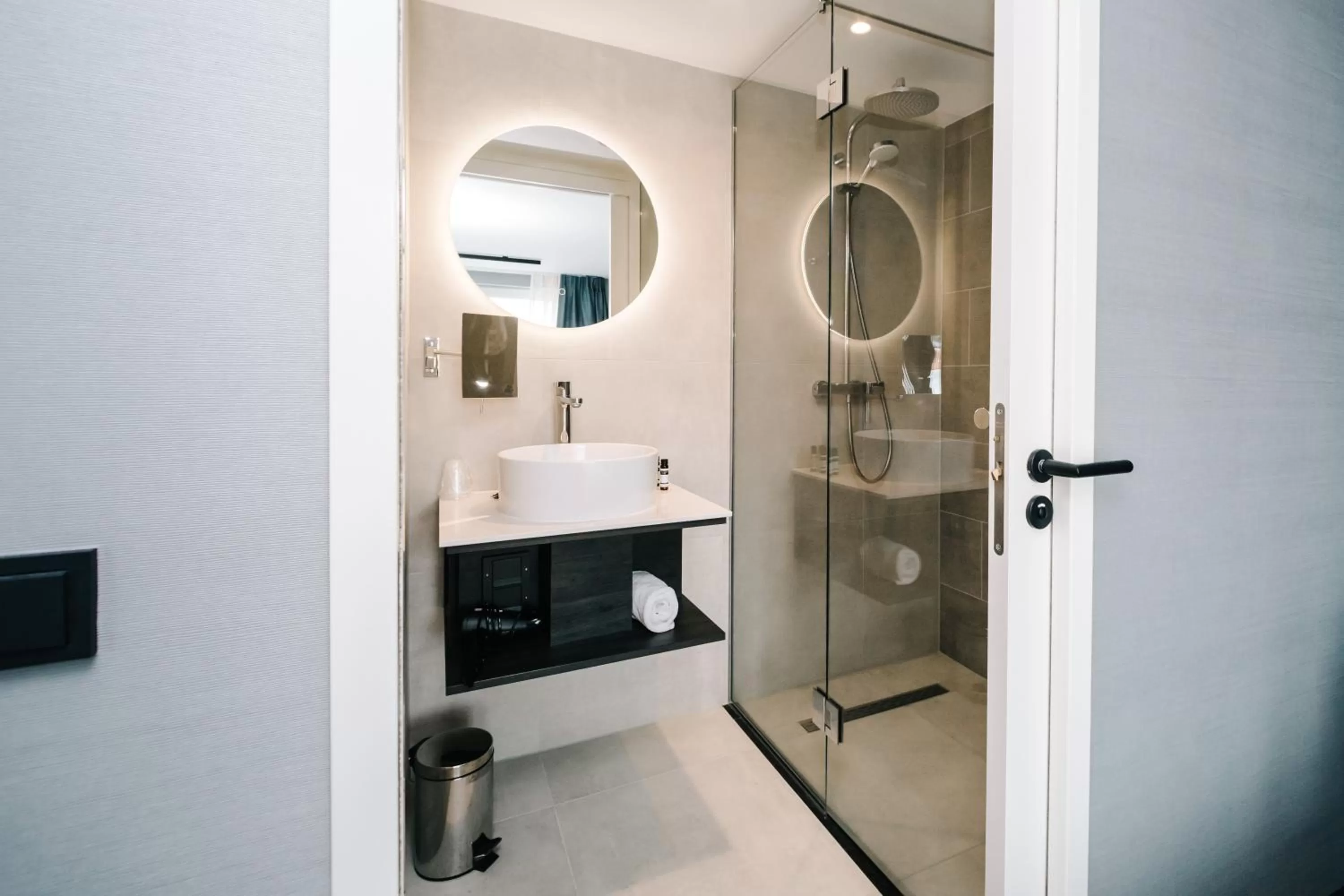 Shower in Amsterdam Beach Hotel