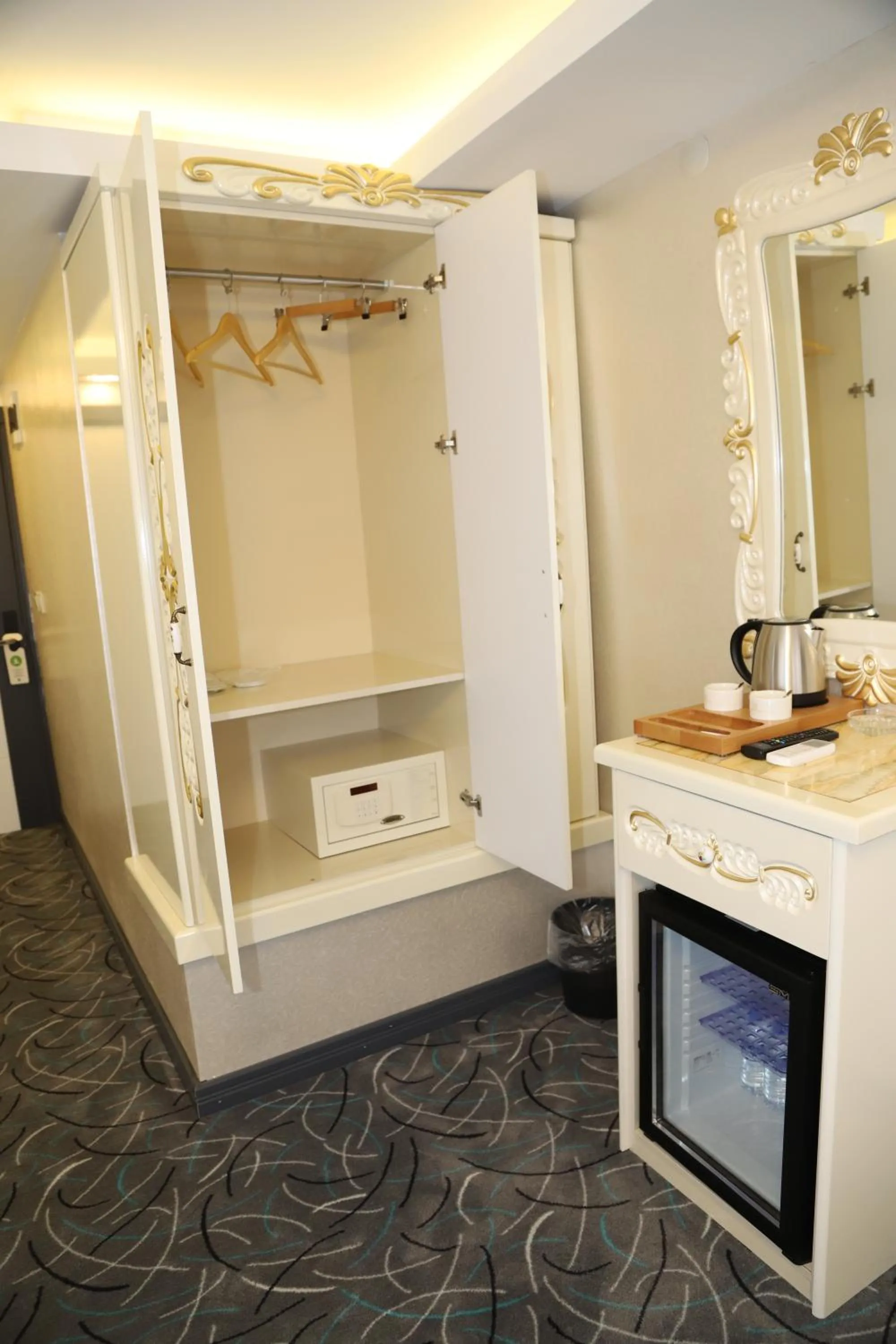 Coffee/tea facilities in Grand Kavi Hotel