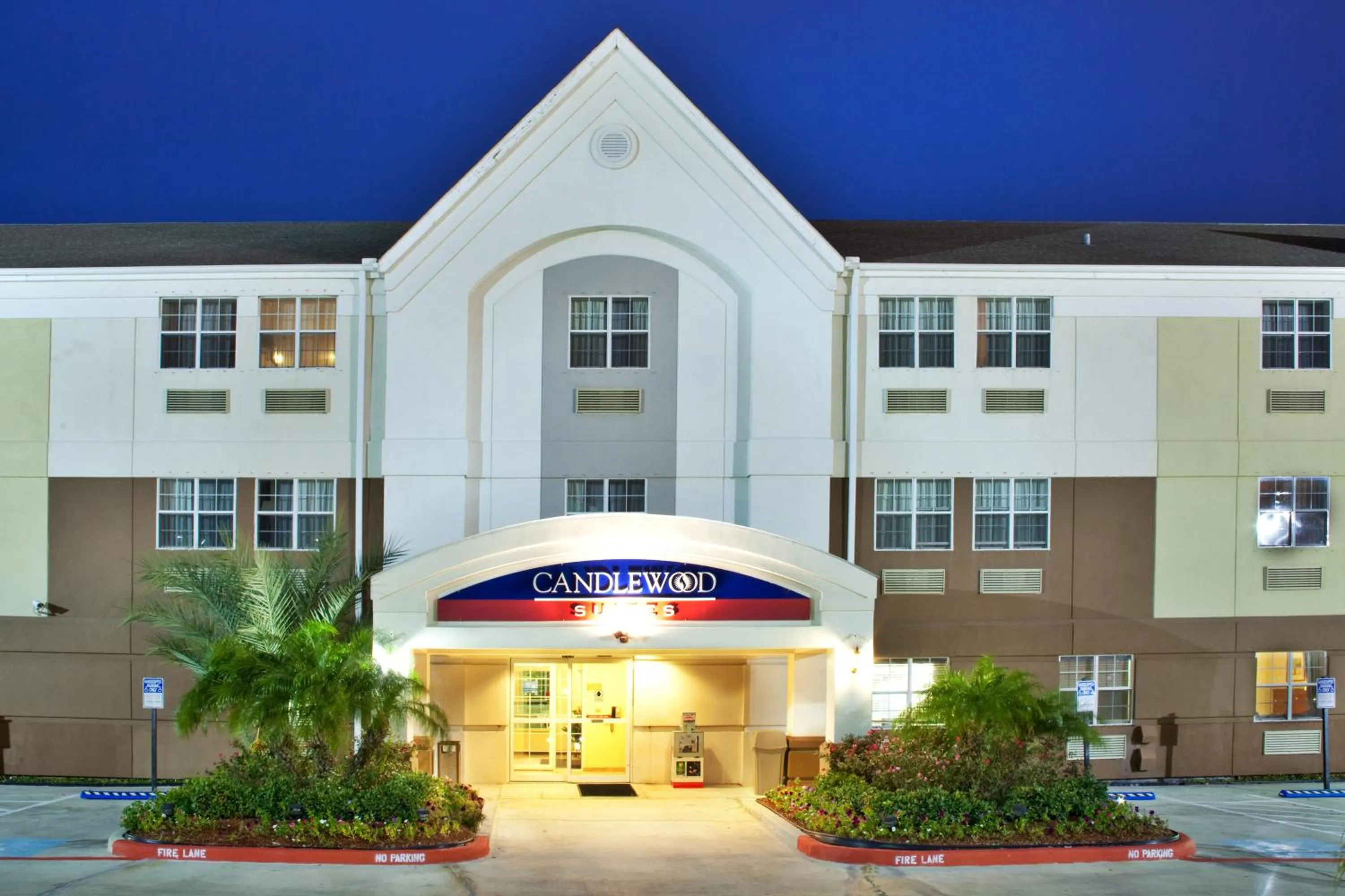 Property building in Candlewood Suites Galveston by IHG