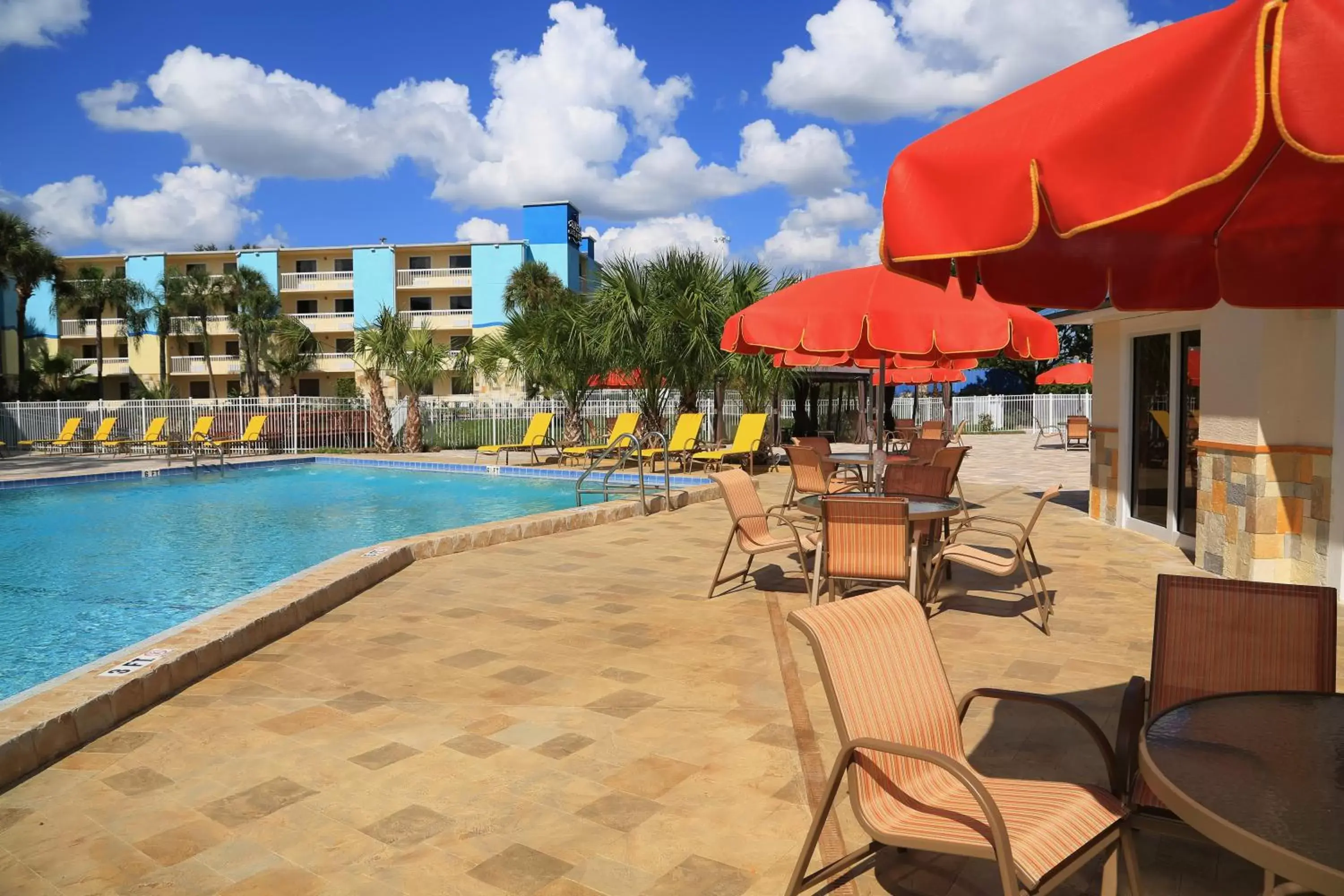 Restaurant/places to eat, Swimming Pool in SureStay Plus by Best Western Orlando International Drive