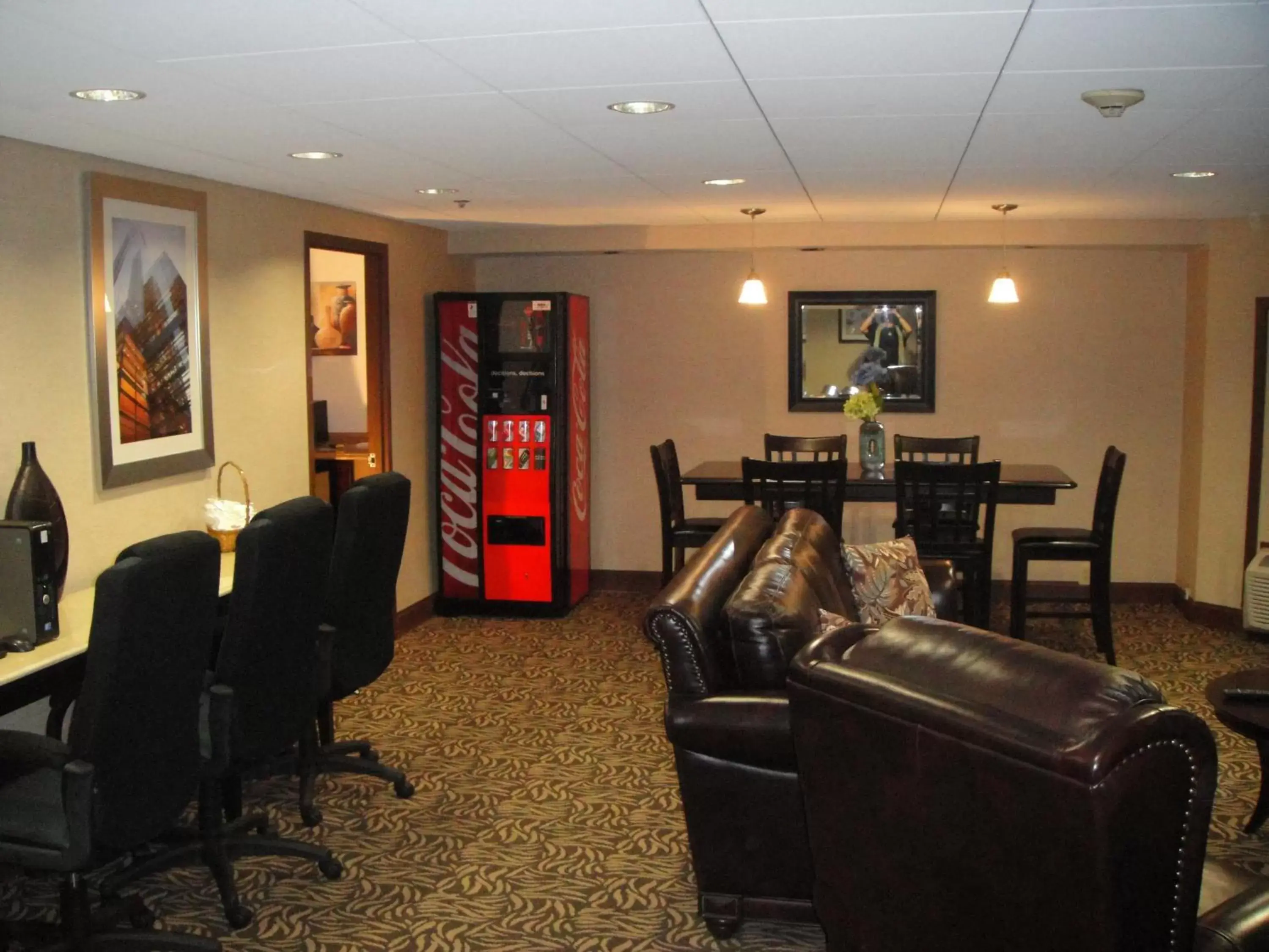 Lounge or bar in Wyndham Garden Philadelphia Airport