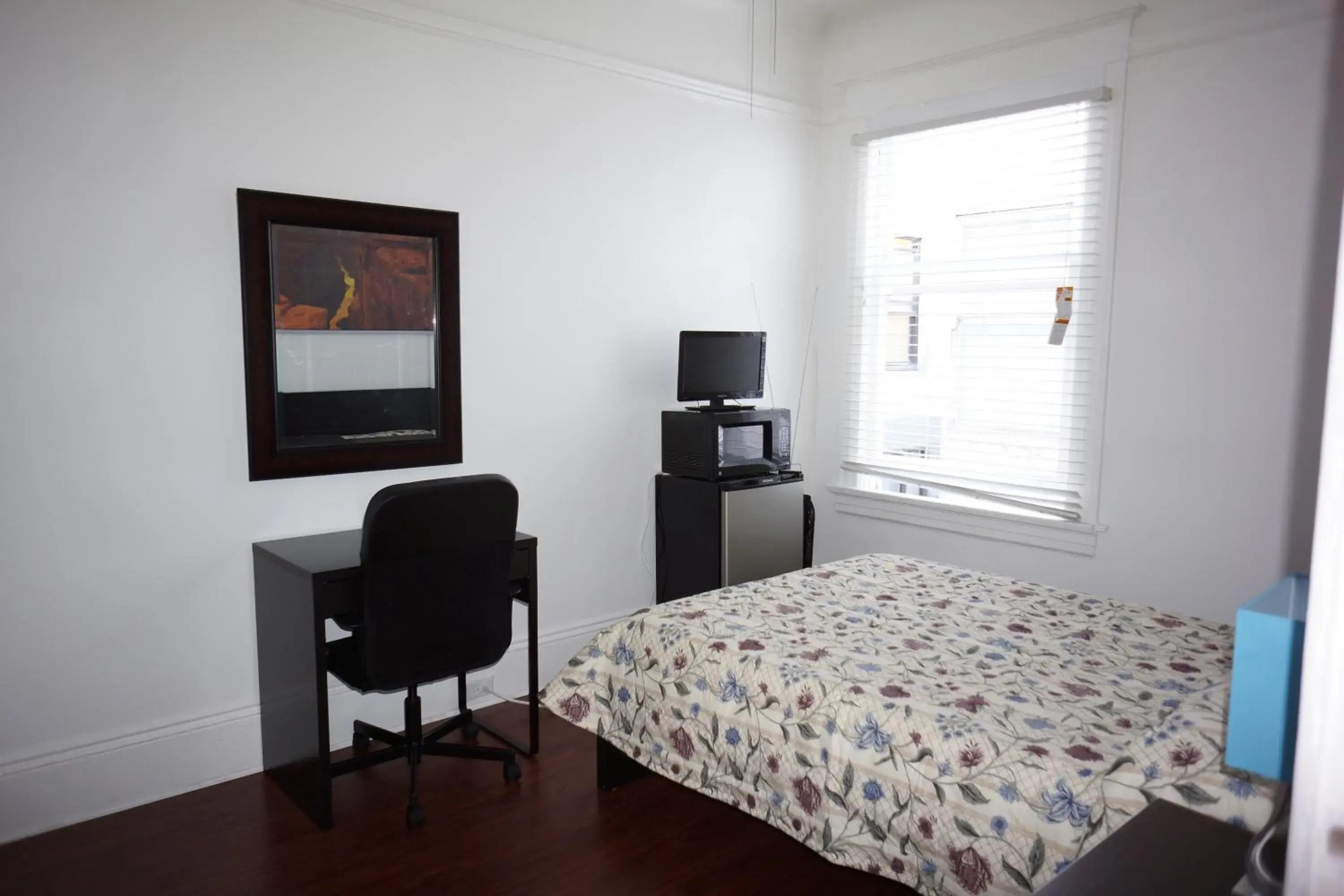 Photo of the whole room, Bed in Cable Car Hotel