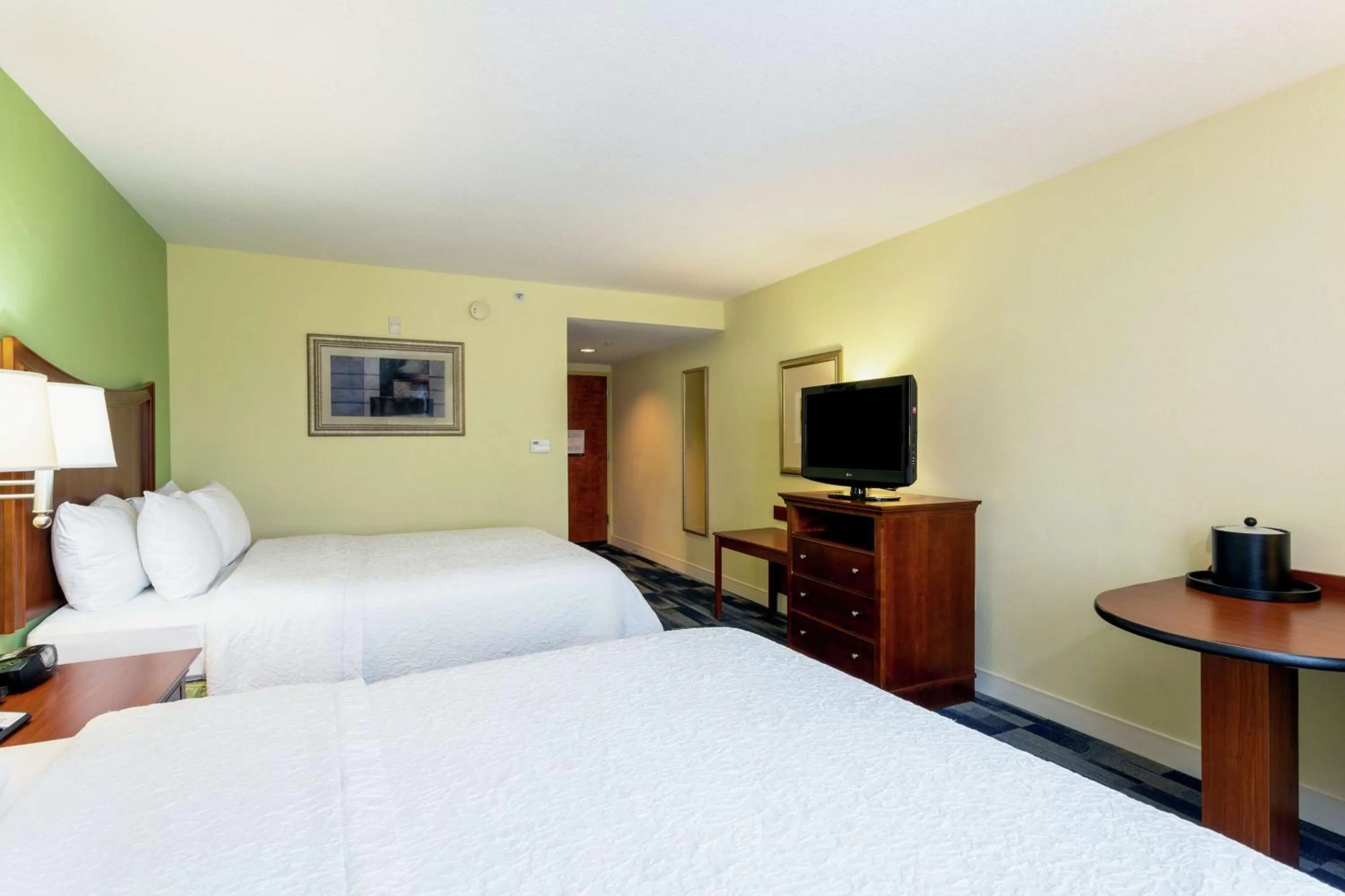 Bedroom, Bed in Hampton Inn & Suites - Fort Pierce