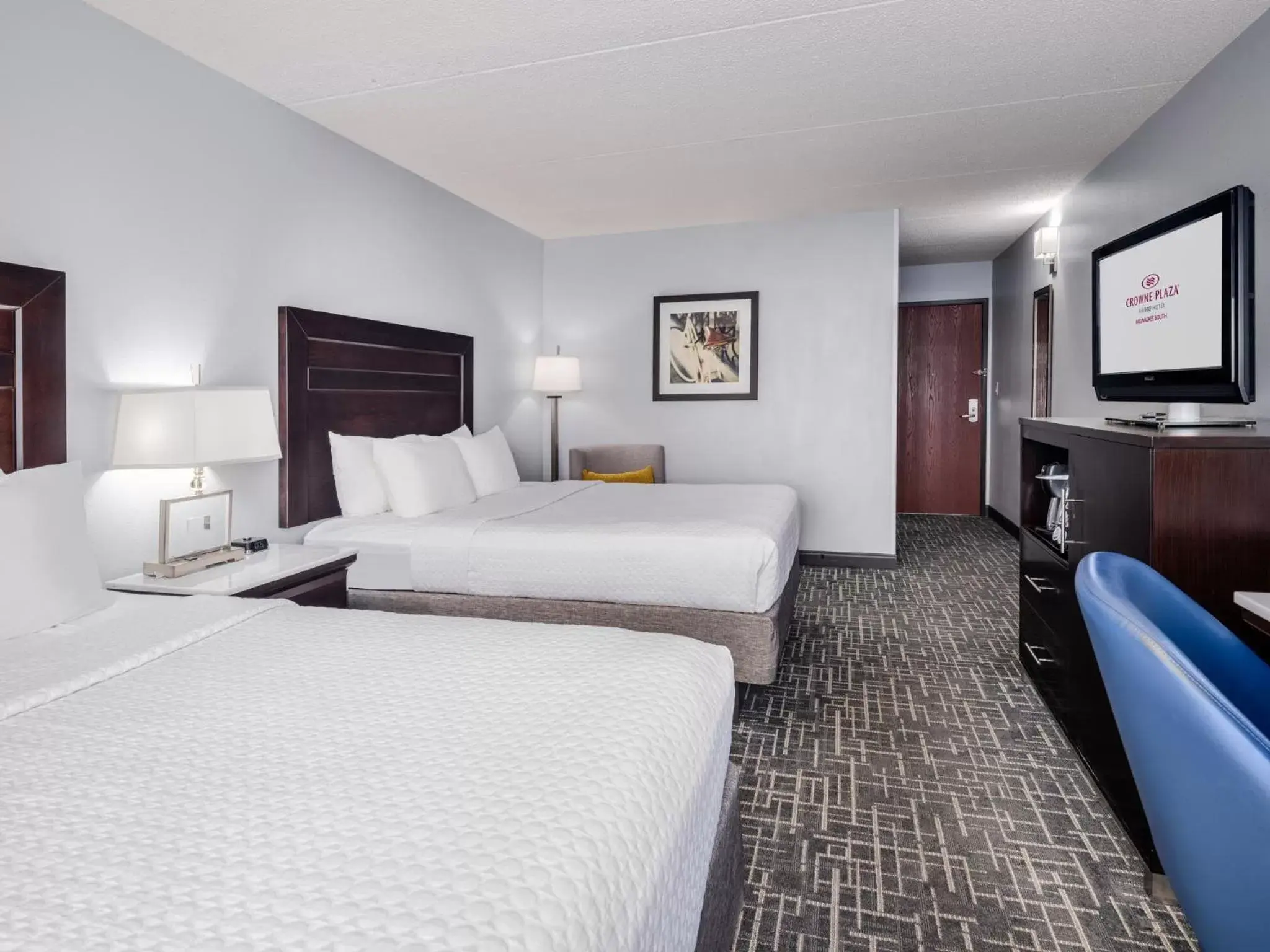 Photo of the whole room, Bed in Crowne Plaza Milwaukee South, an IHG Hotel