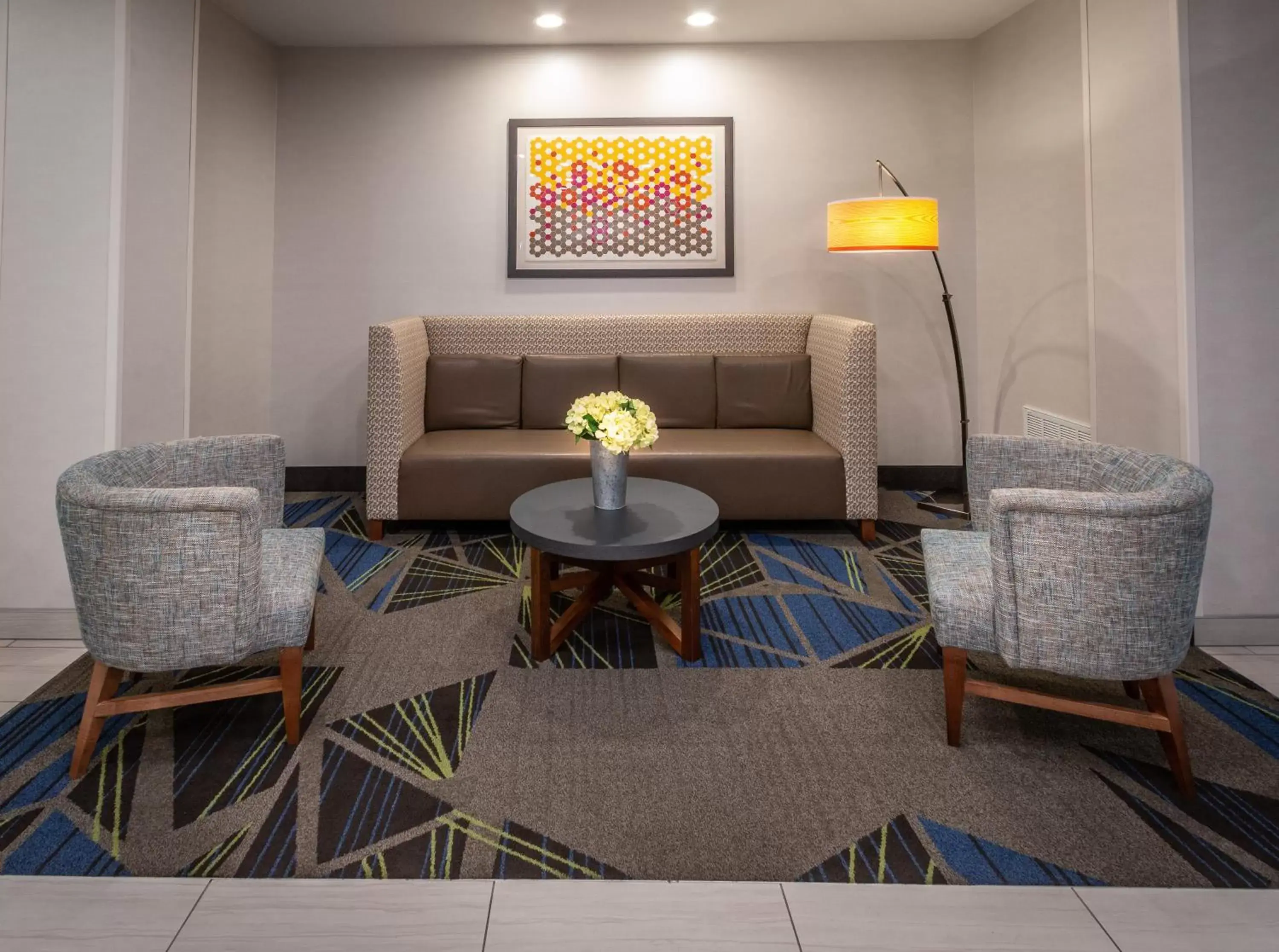 Lobby or reception, Seating Area in Holiday Inn Express & Suites Tupelo, an IHG Hotel