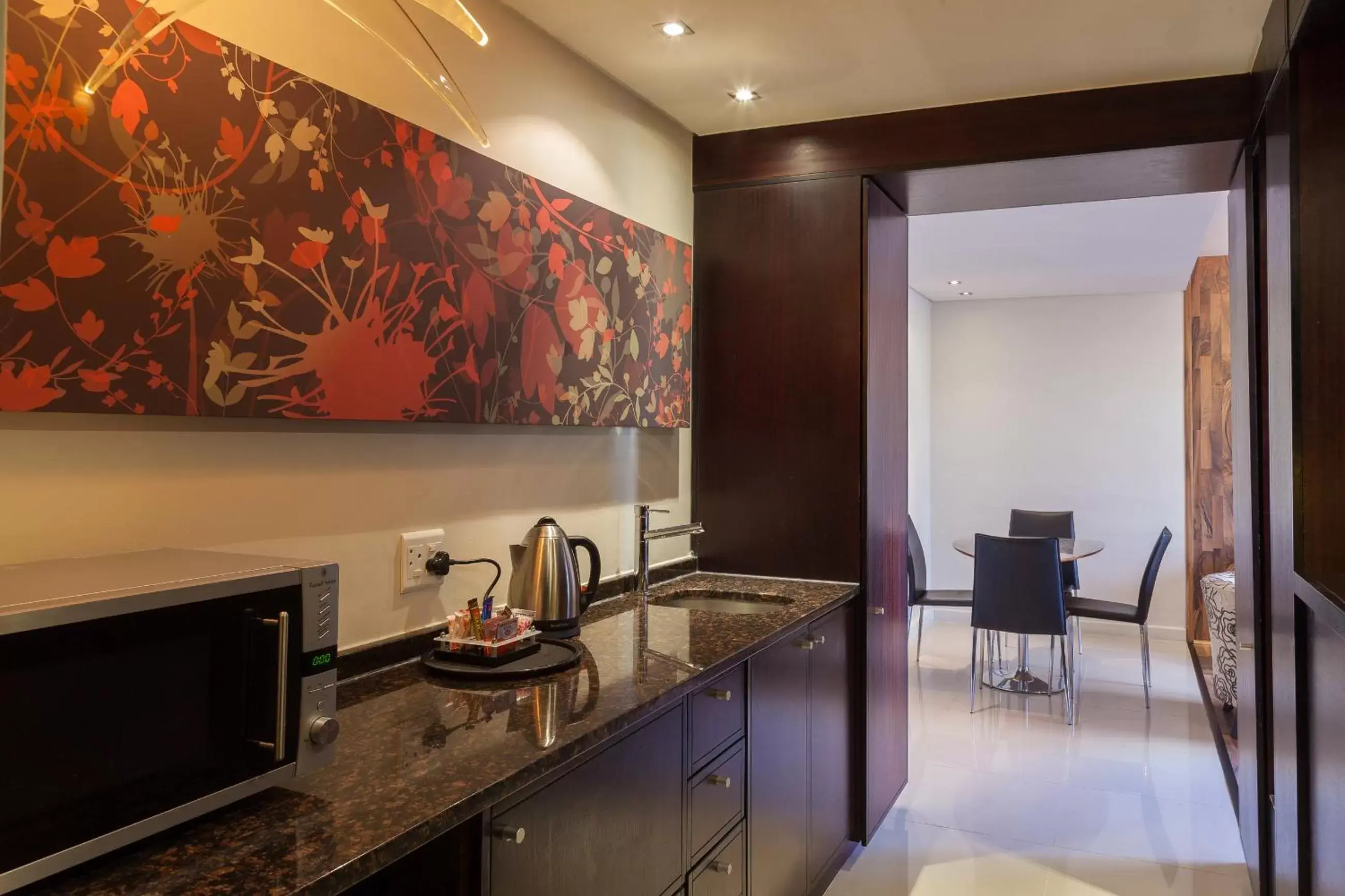 Kitchen or kitchenette, Kitchen/Kitchenette in Colosseum Luxury Hotel