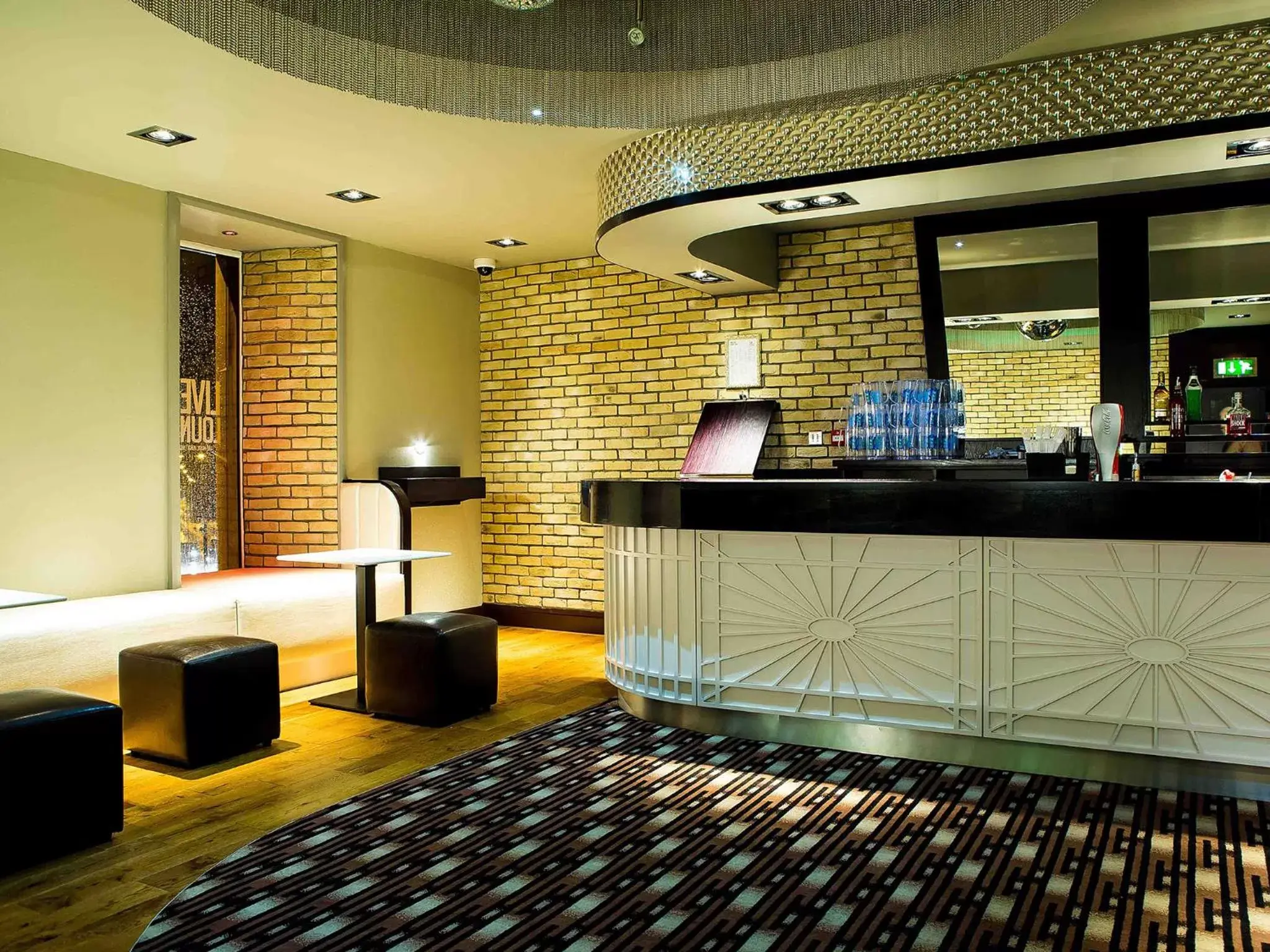 Nightclub / DJ, Lobby/Reception in The Commercial Hotel