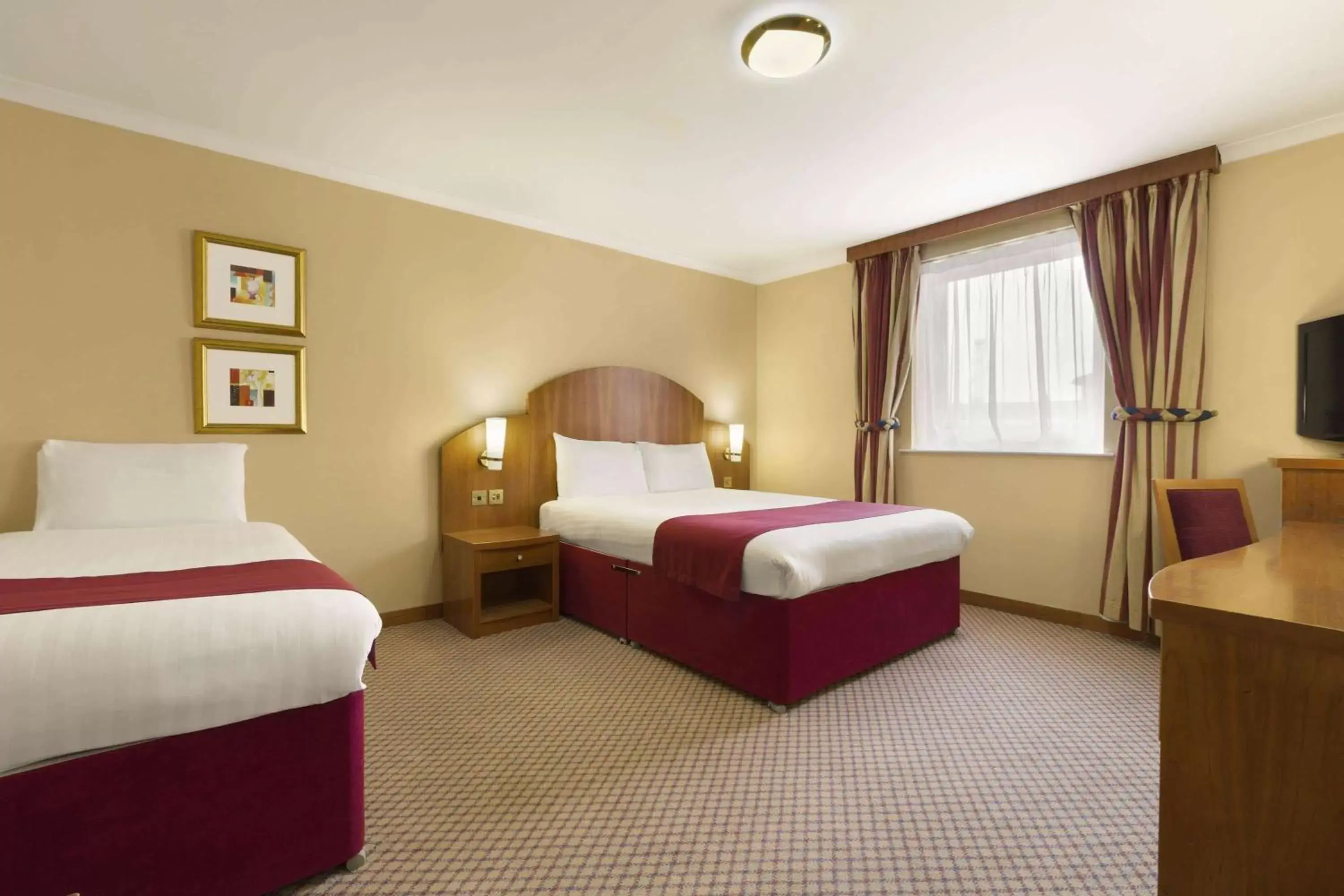 Photo of the whole room, Bed in Savera Hotel South Ruislip