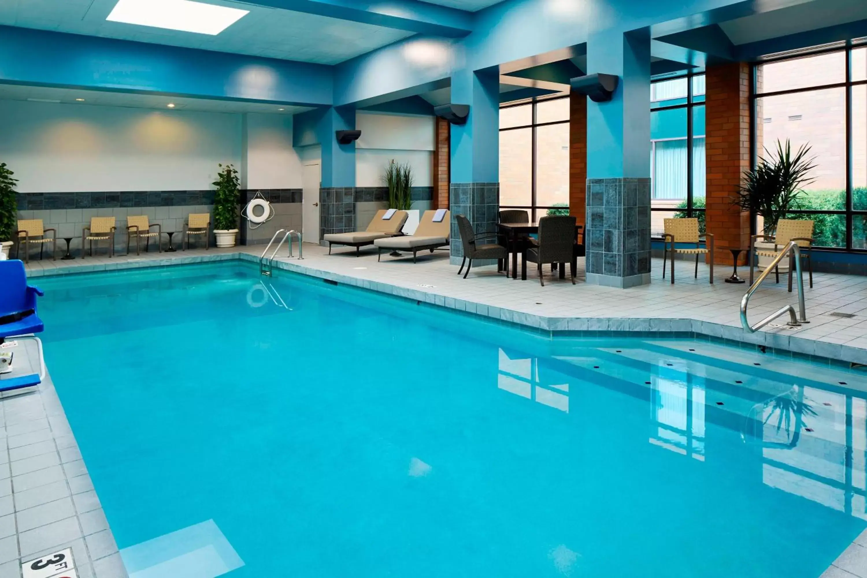 Area and facilities, Swimming Pool in Marriott Columbus Northwest