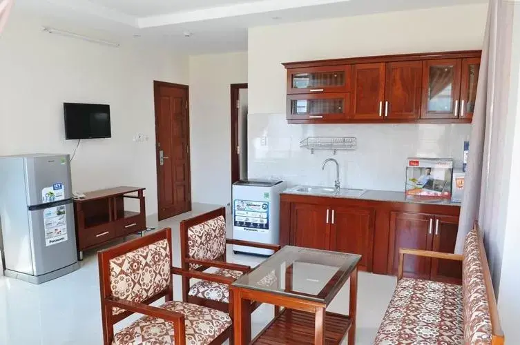 Living room, Kitchen/Kitchenette in Lotus Apartment Hotel