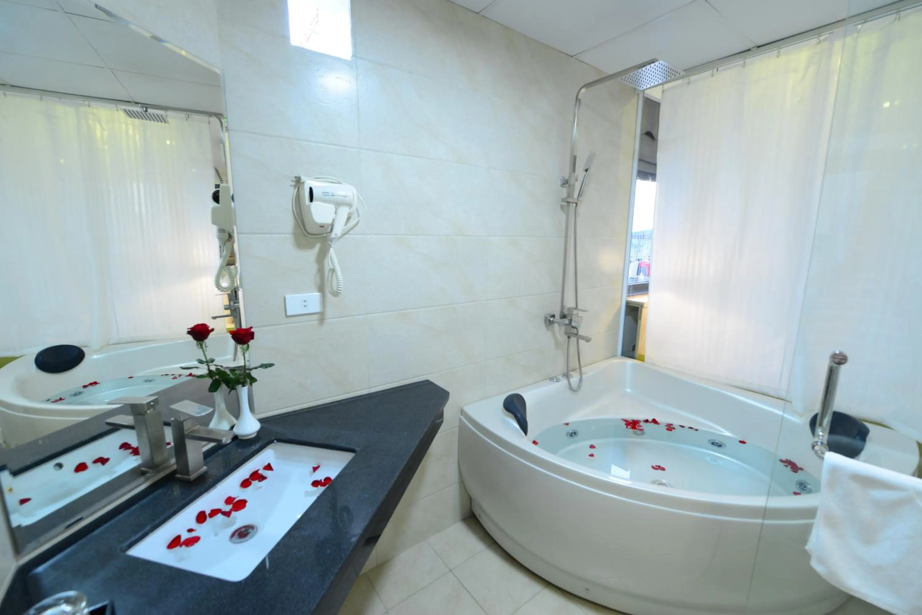 Bathroom in Blue Hanoi Inn Luxury Hotel