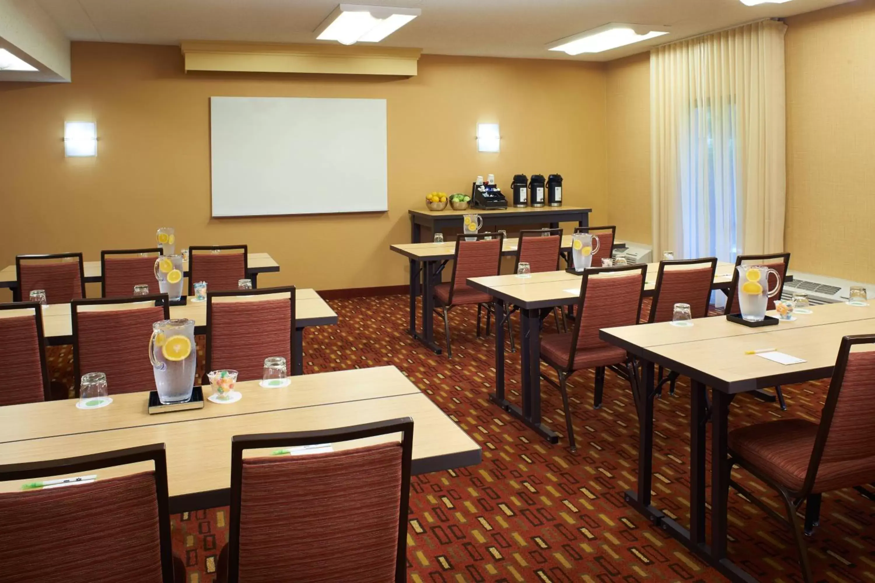 Meeting/conference room in Courtyard by Marriott Lexington North