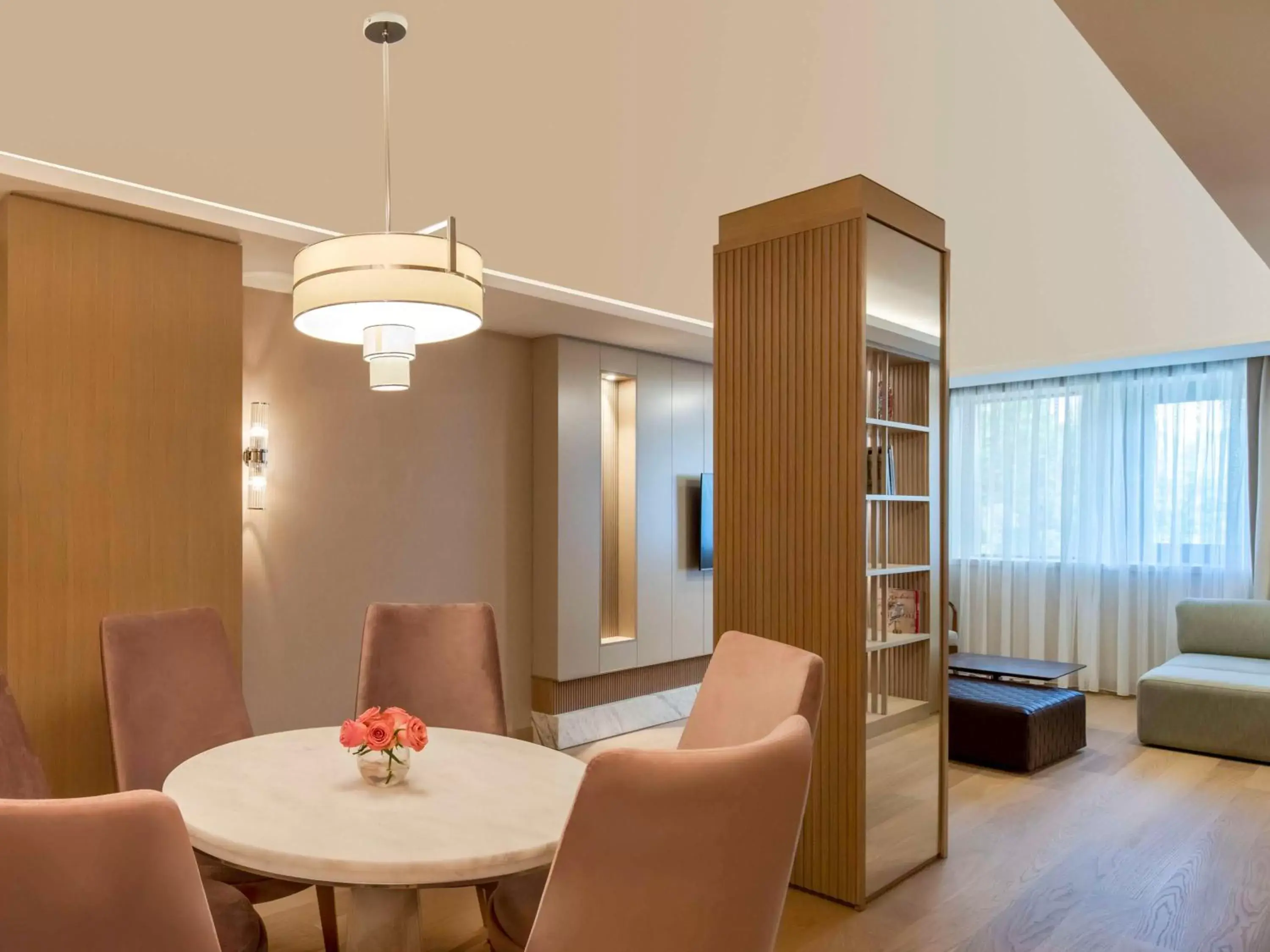 Photo of the whole room, Dining Area in Mövenpick Hotel Istanbul Bosphorus
