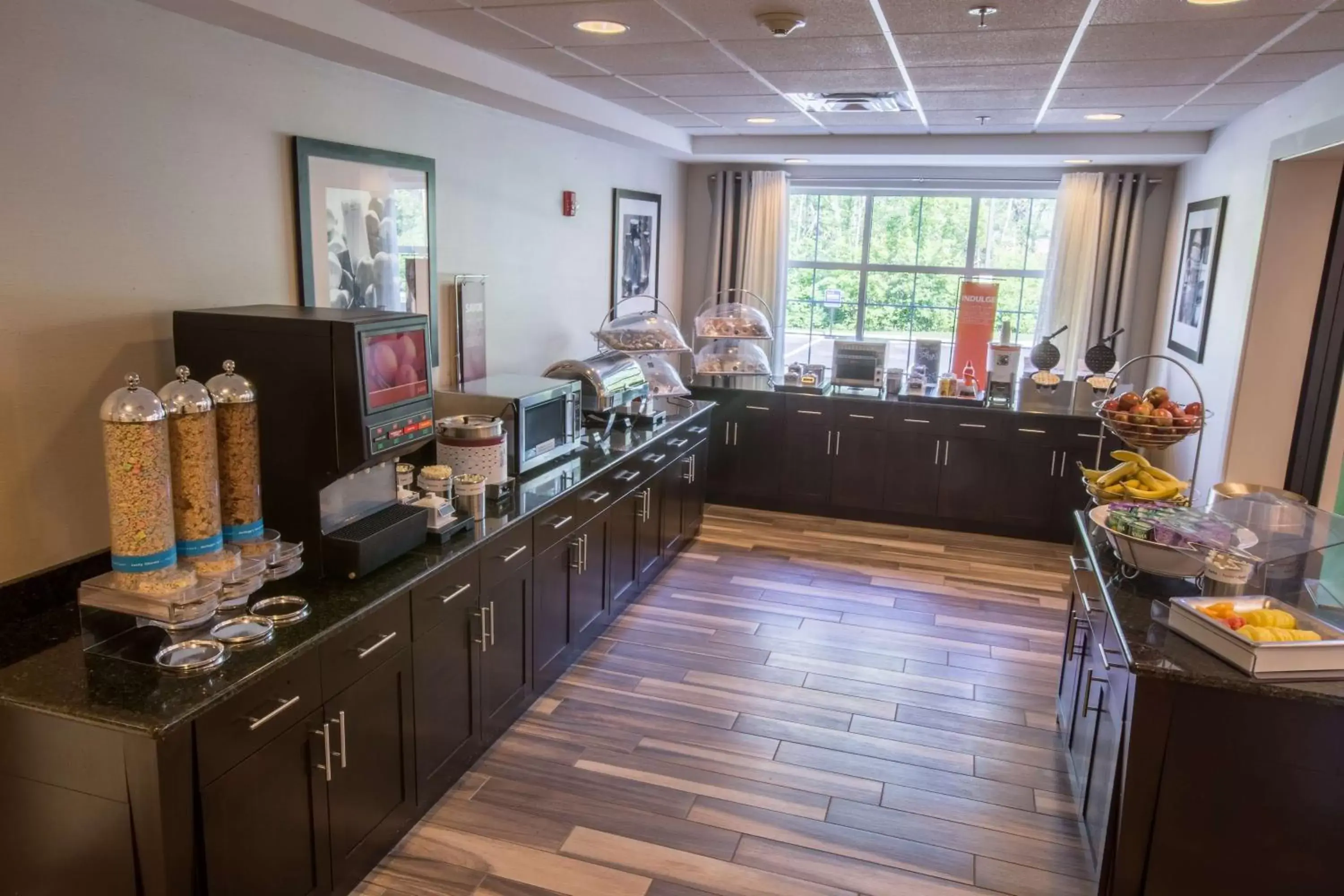 Dining area, Restaurant/Places to Eat in Hampton Inn & Suites Berkshires-Lenox