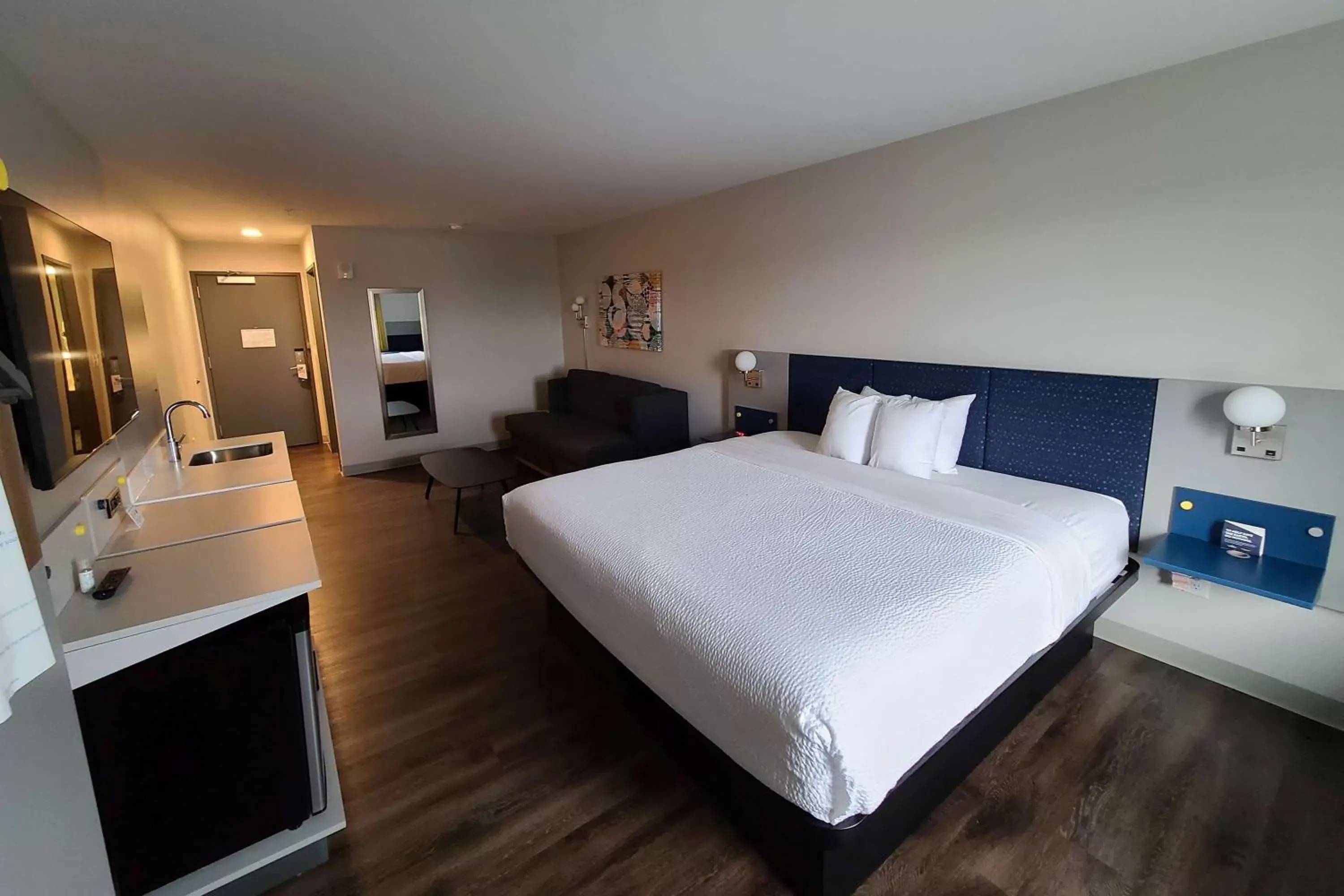 Photo of the whole room, Bed in Microtel Inn & Suites by Wyndham Milford