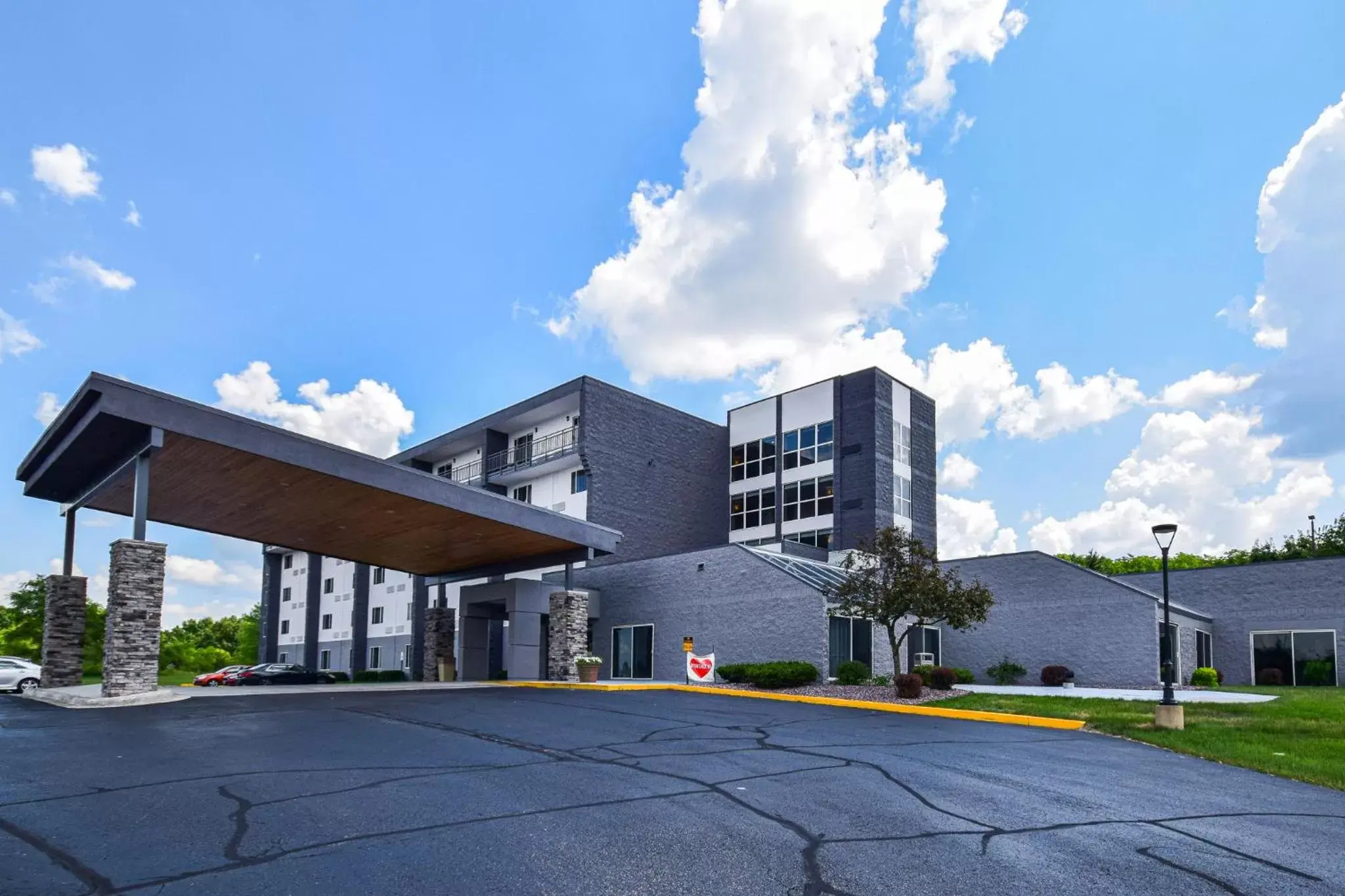 Facade/entrance, Property Building in Best Western Resort Hotel & Conference Center Portage