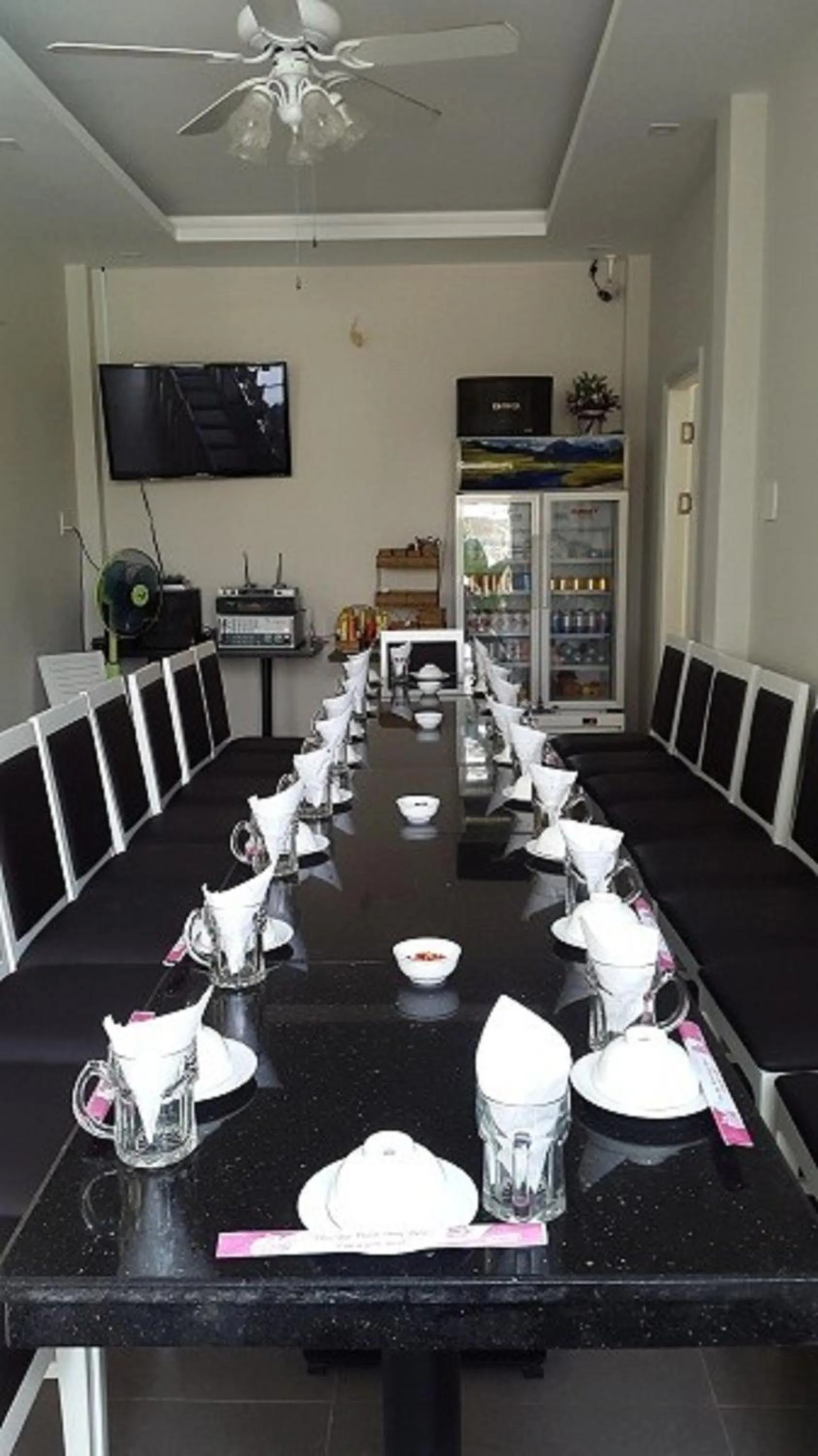 Restaurant/places to eat in Muine Sports Hotel