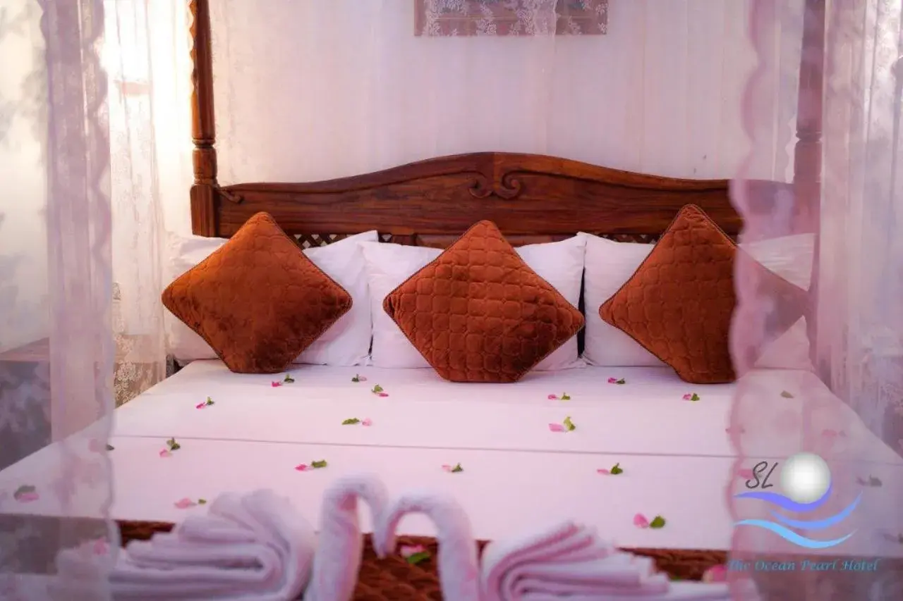 Bed in The Ocean Pearl Hotel Negombo