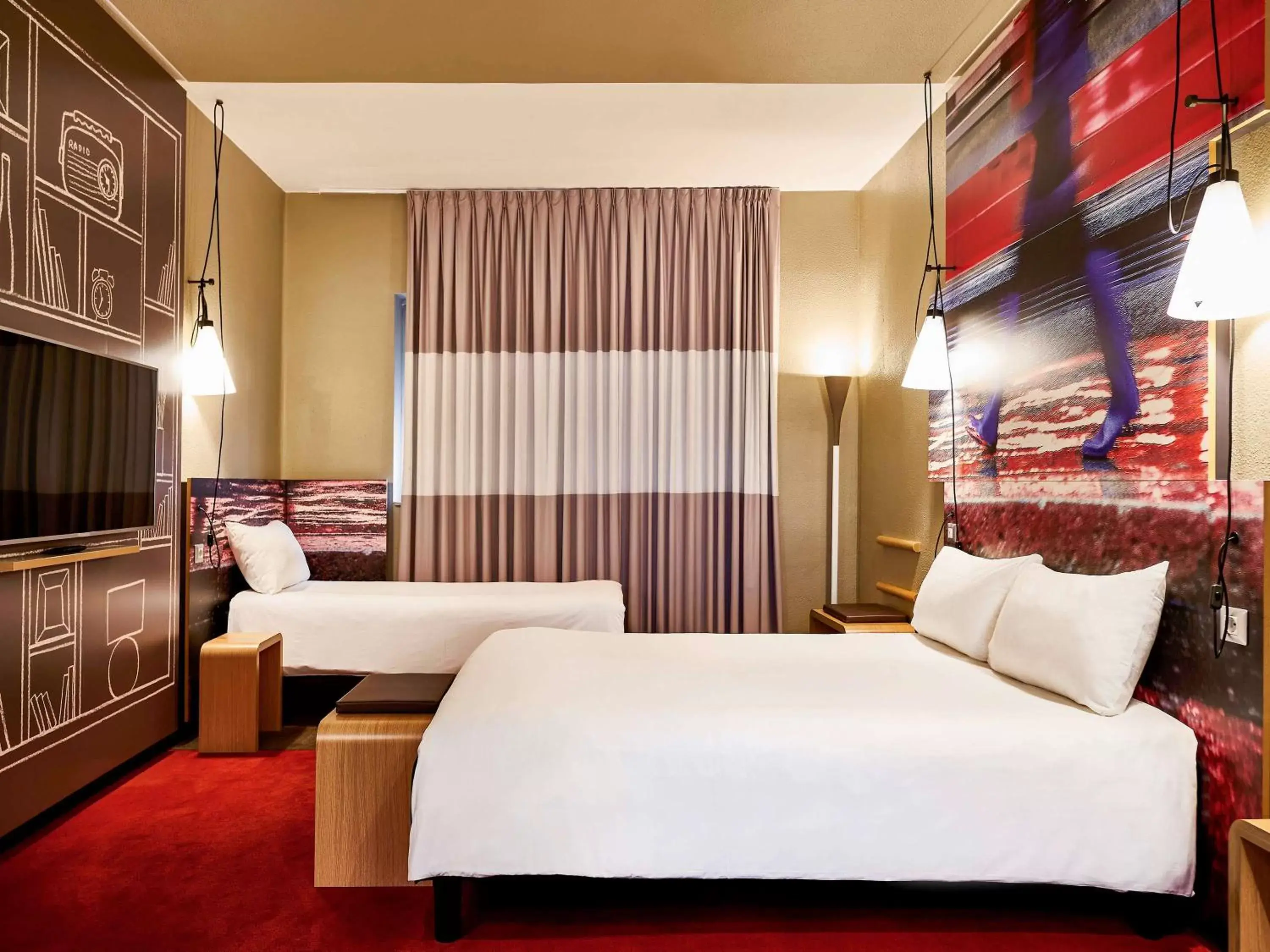 Photo of the whole room, Bed in Ibis Milano Centro