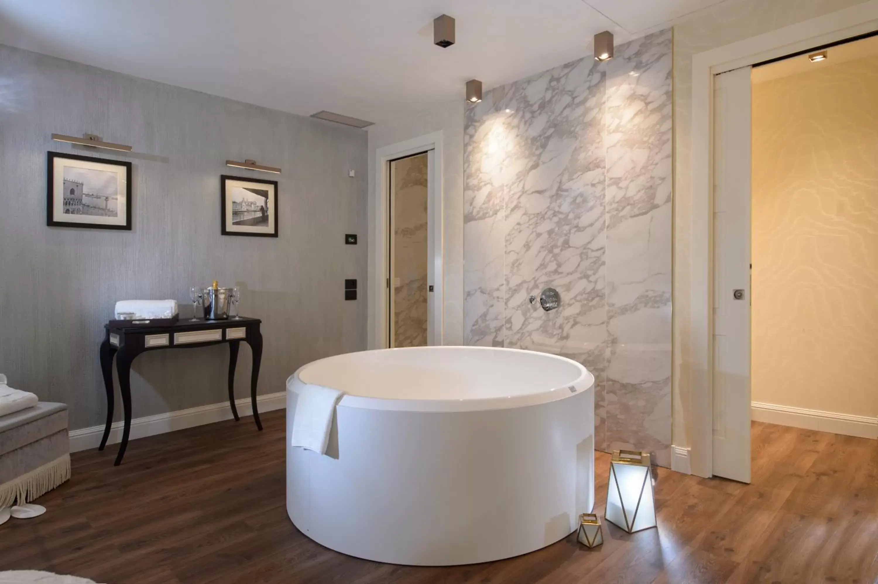 Hot Tub, Bathroom in Palazzo Veneziano - Venice Collection