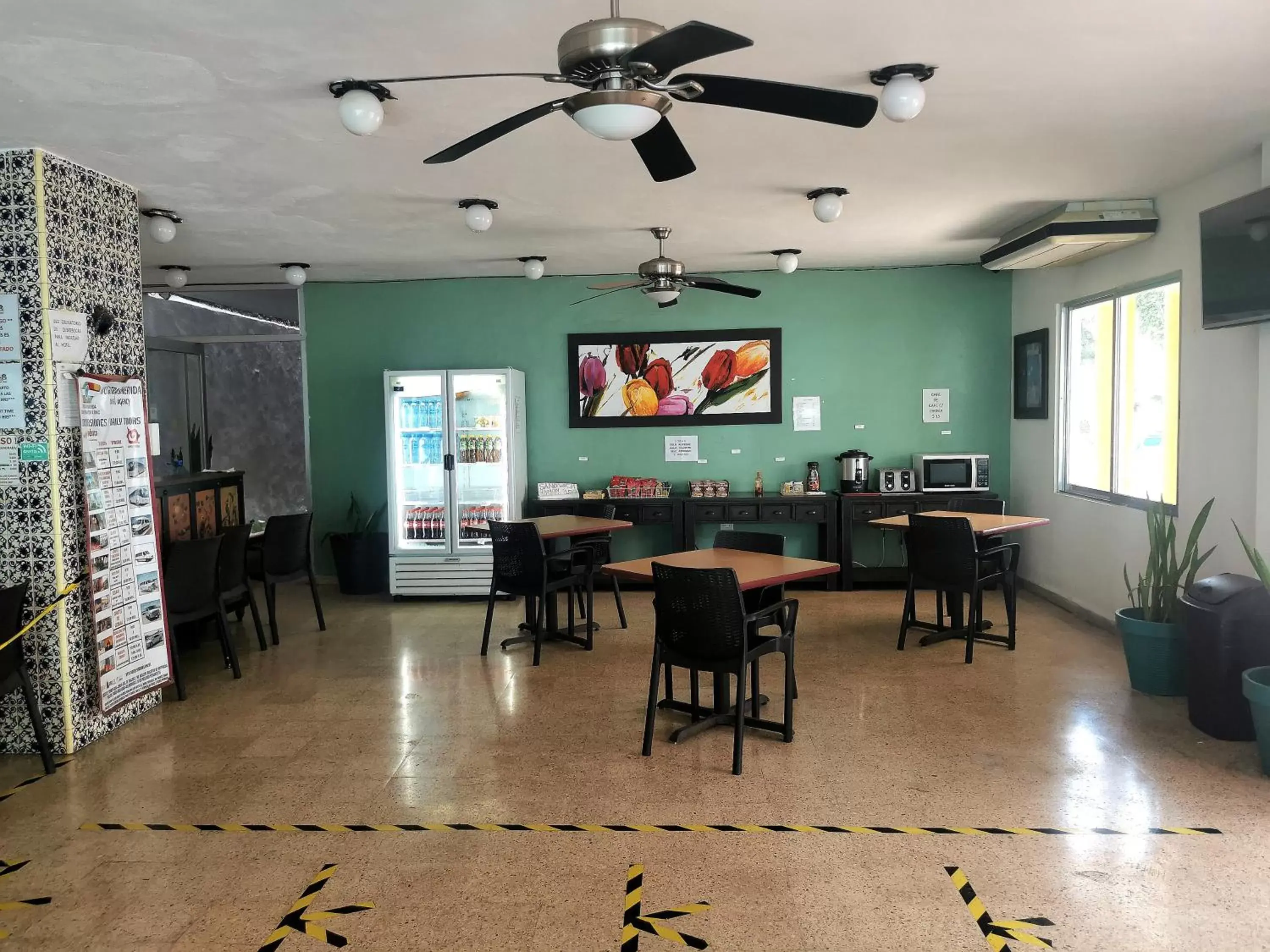 Lobby or reception, Restaurant/Places to Eat in Hotel Las Dalias Inn