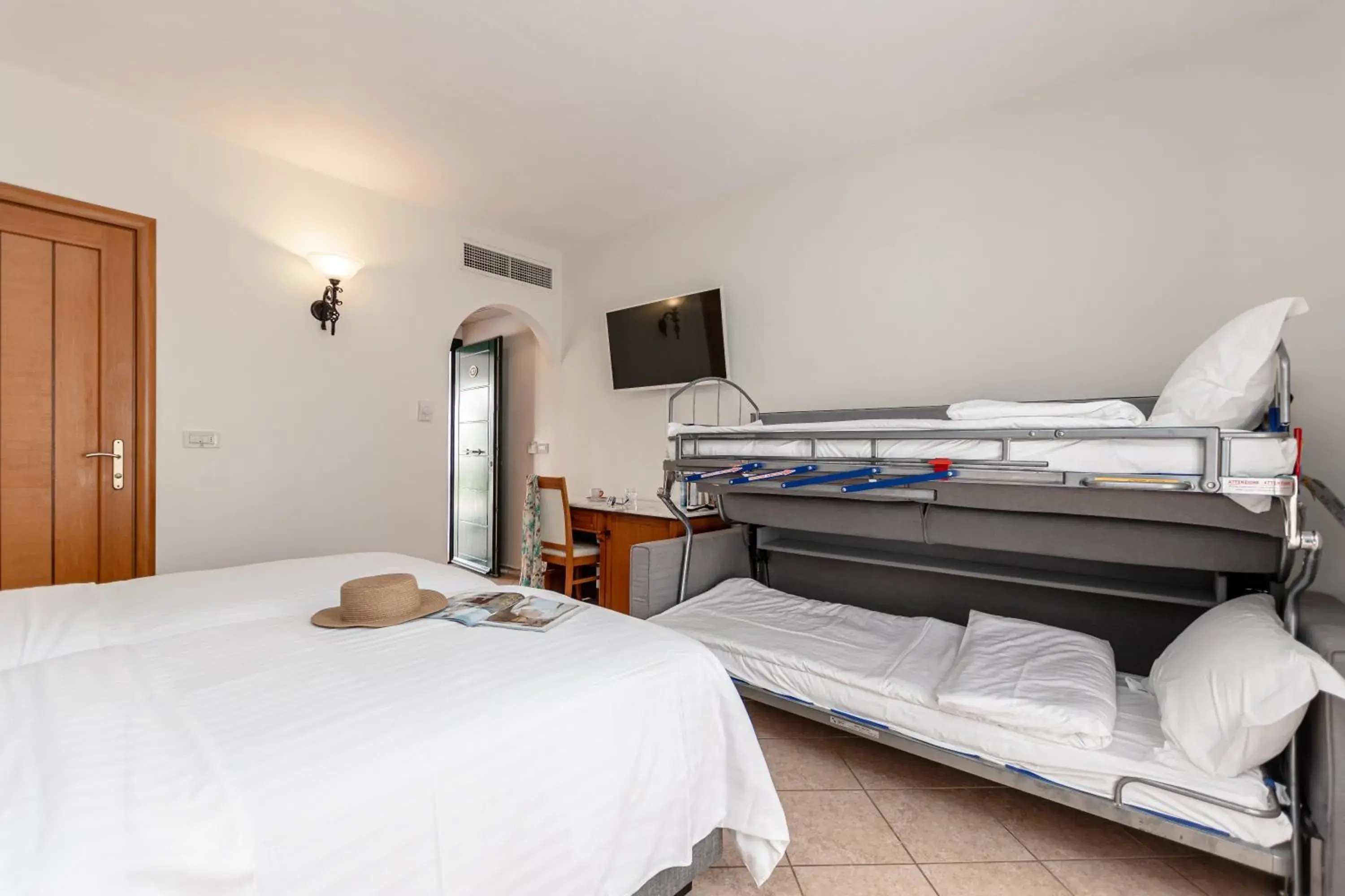 Bunk Bed in Naxos Resort Beach Hotel