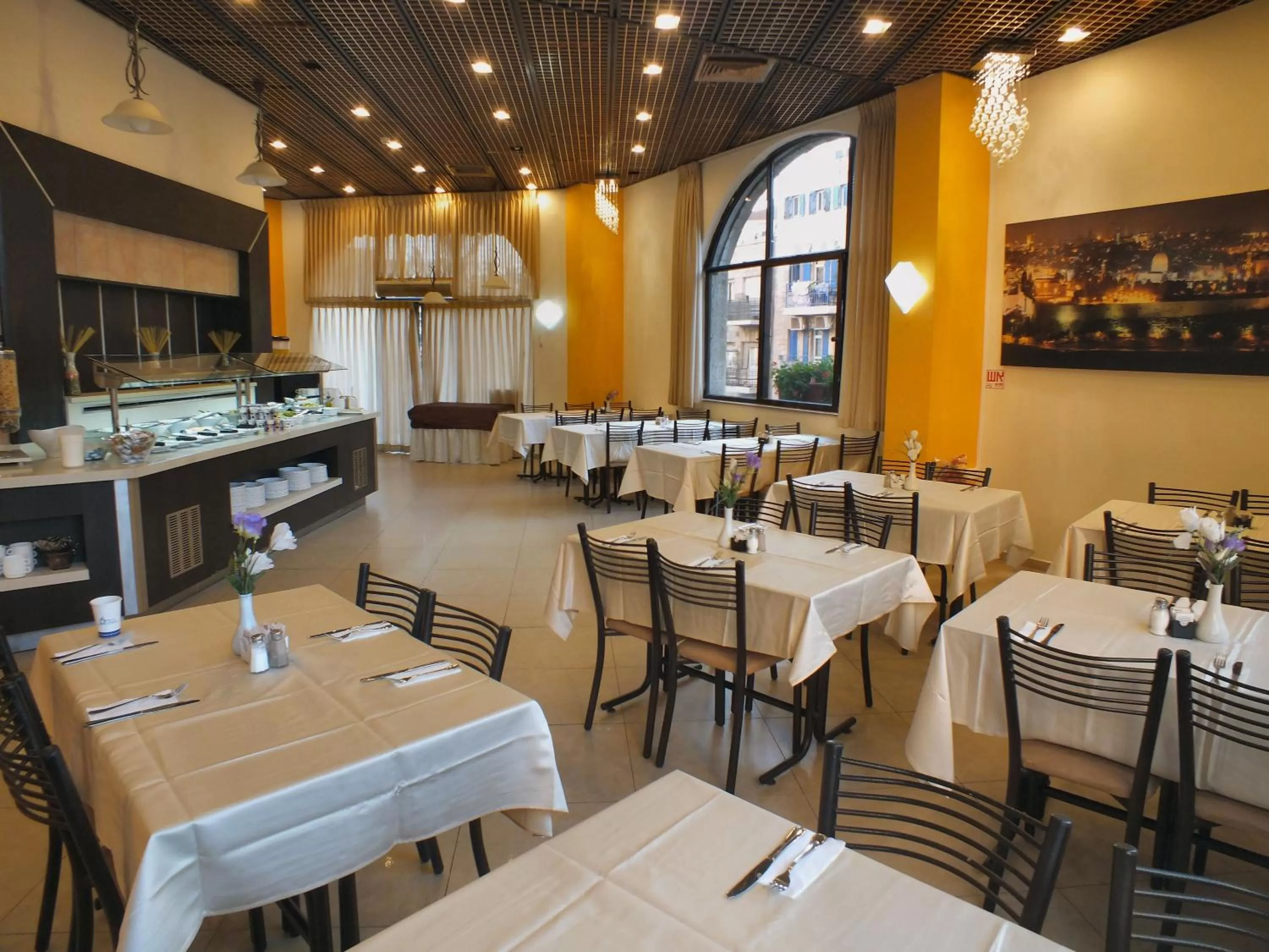 Restaurant/places to eat in Lev Yerushalayim Hotel