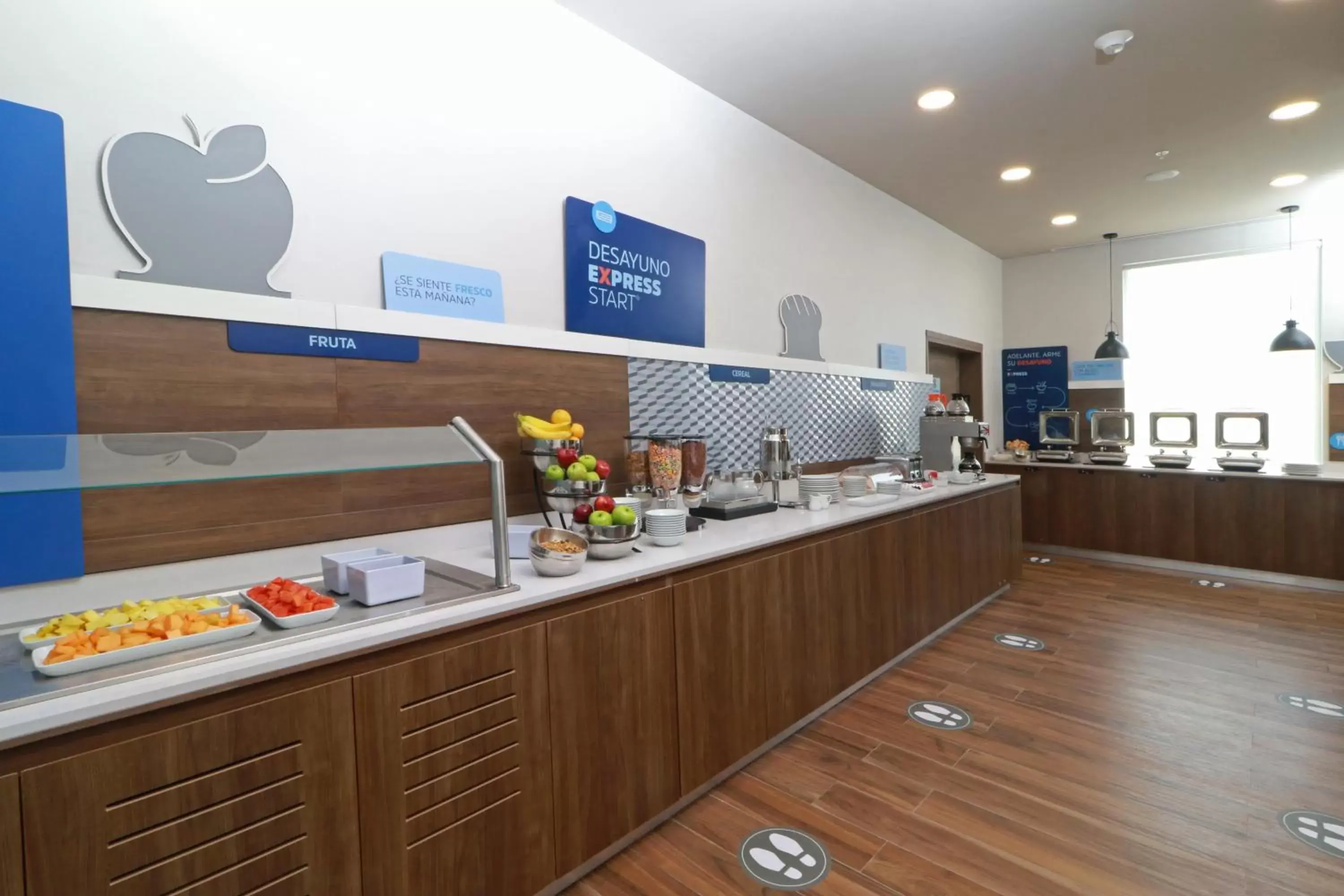 Food and drinks, Kitchen/Kitchenette in Holiday Inn Express - Monterrey - Fundidora, an IHG Hotel