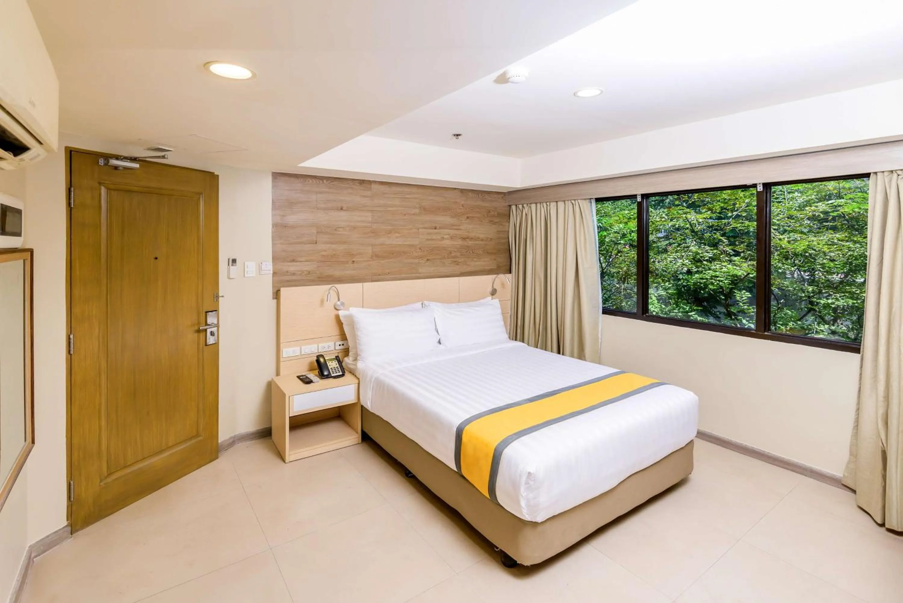 Bedroom, Bed in SureStay Plus by Best Western Cebu City