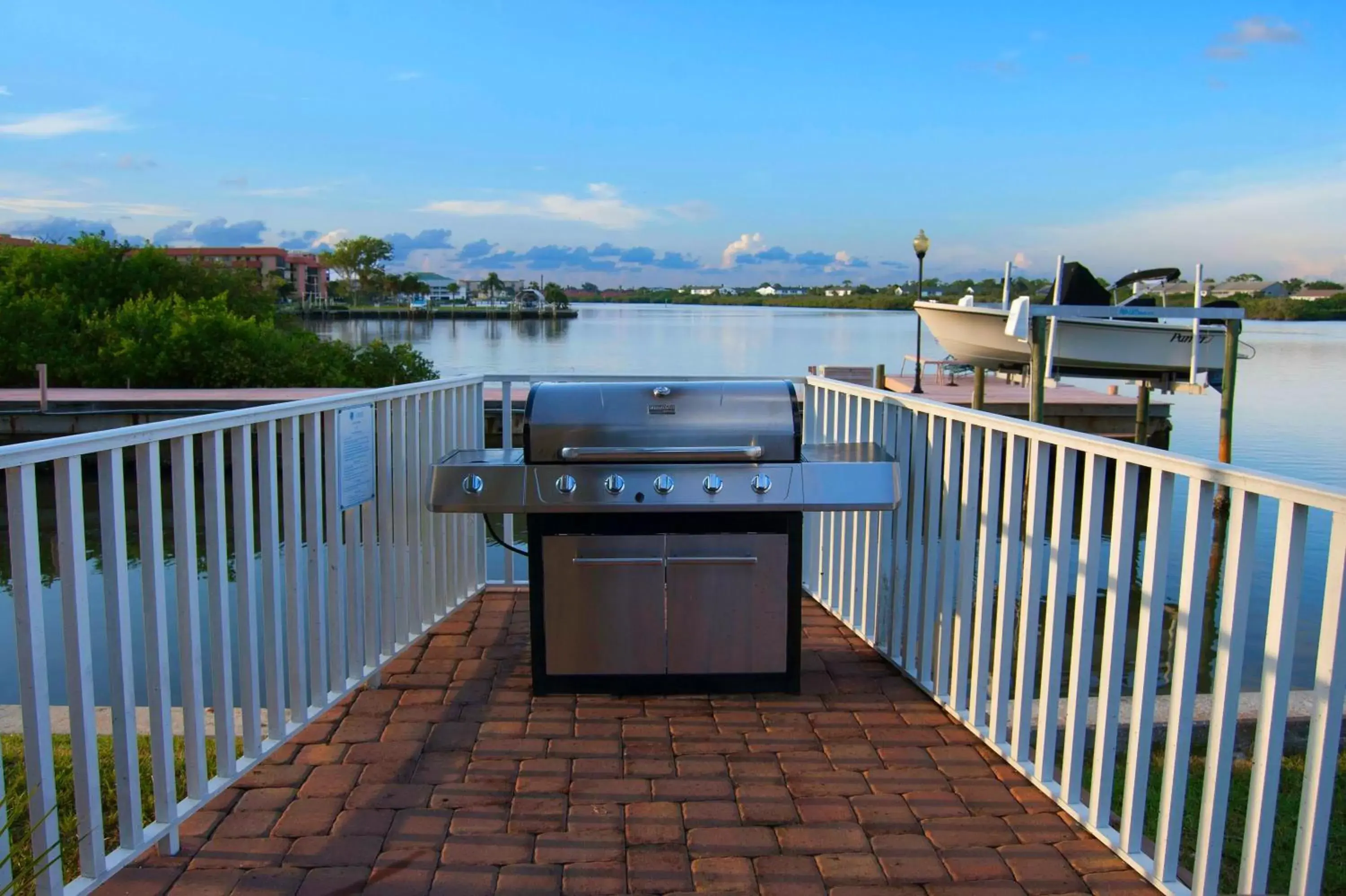 BBQ facilities, Balcony/Terrace in Legacy Vacation Resorts-Indian Shores