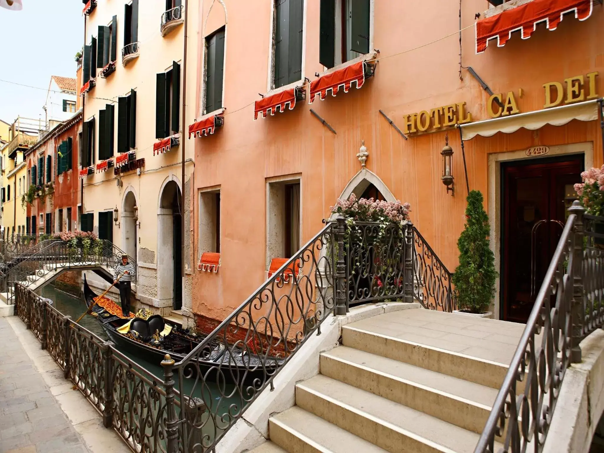 Facade/entrance in Hotel Ca' dei Conti