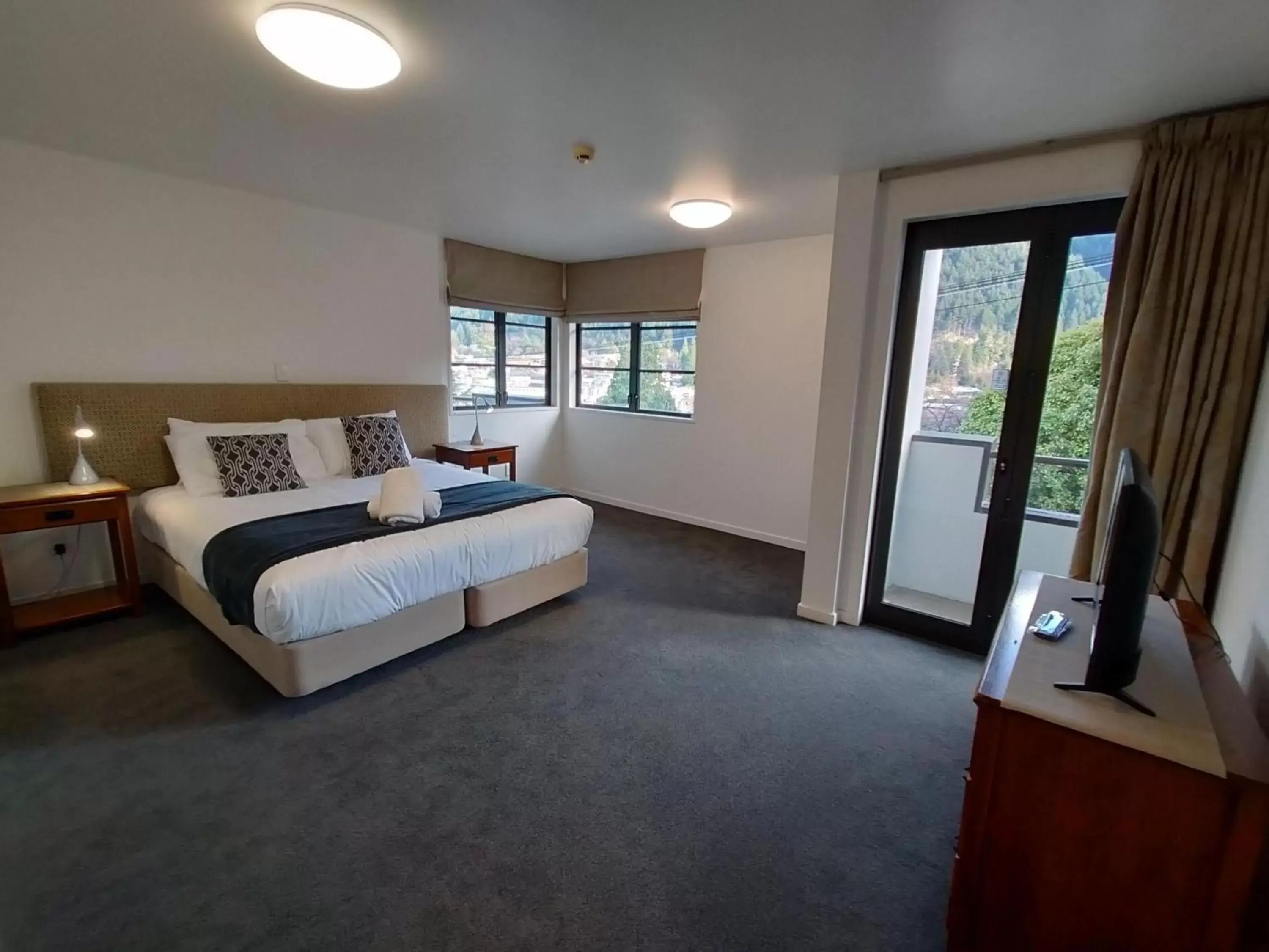 Bedroom, Seating Area in The Glebe Apartments