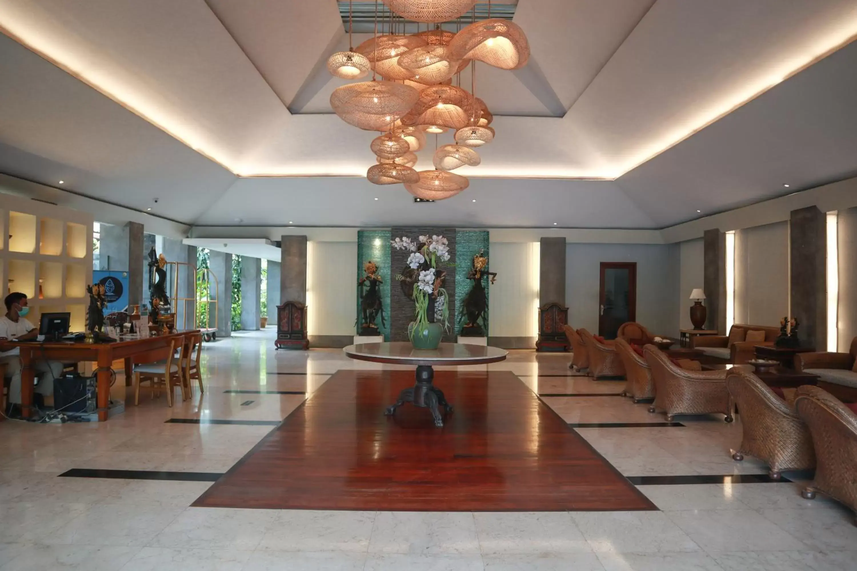 Restaurant/places to eat, Lobby/Reception in The Cakra Hotel