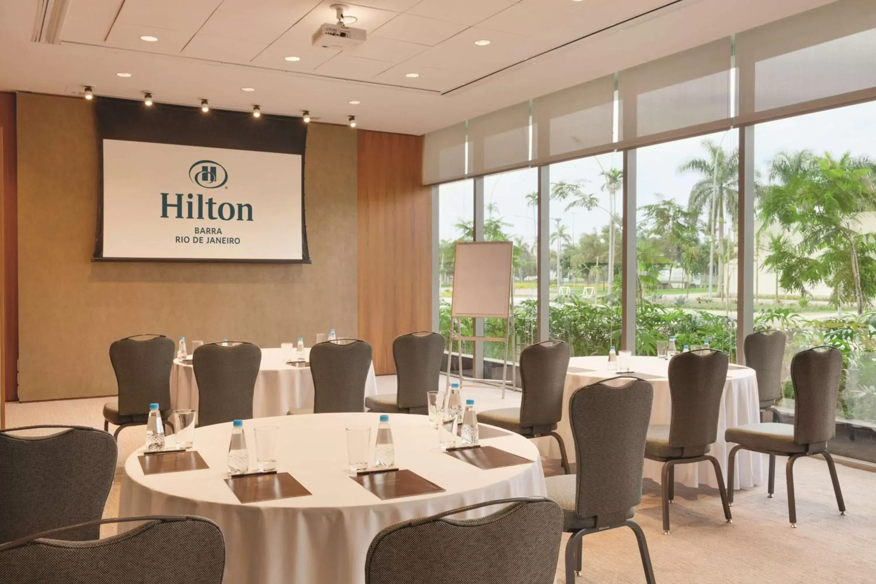 Meeting/conference room, Restaurant/Places to Eat in Hilton Barra Rio de Janeiro